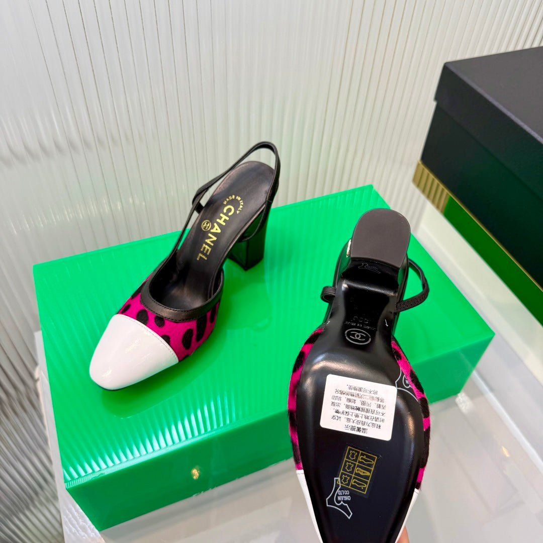 CHANEL 26S HIGH-HEEL SLINGBACKS 70 MM IN WHITE PATENT CALFSKIN WITH DARK PINK PONY HAIR
