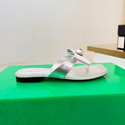 CHANEL 26S THONG SANDALS IN SILVER LAMBSKIN AND FABRIC WITH BOW