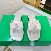 CHANEL 26S THONG SANDALS IN SILVER LAMBSKIN AND FABRIC WITH BOW