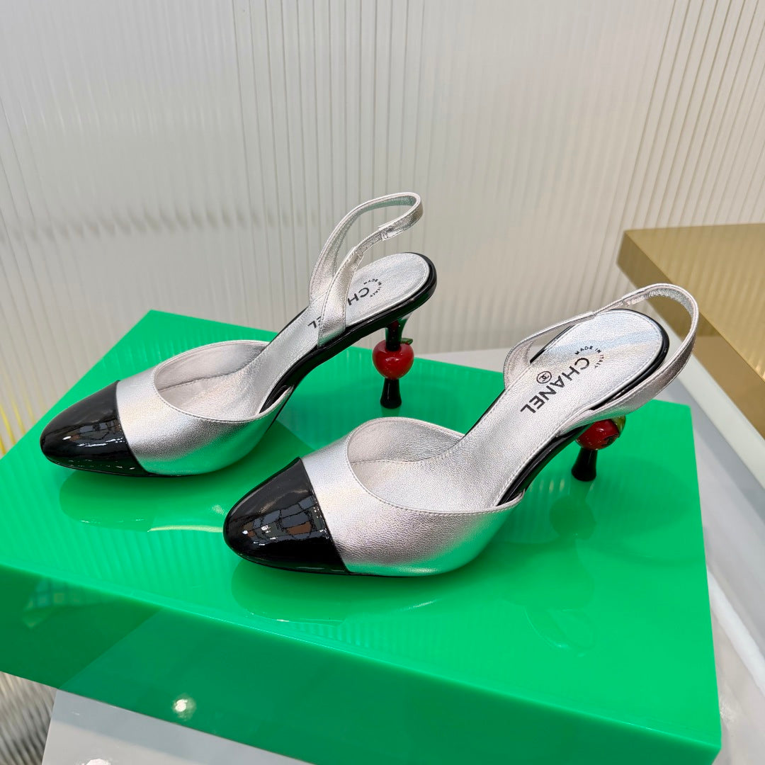CHANEL 26S SLINGBACK POINTED-TOE HEELS 95 MM IN SILVER LAMBSKIN WITH BLACK CAP TOE