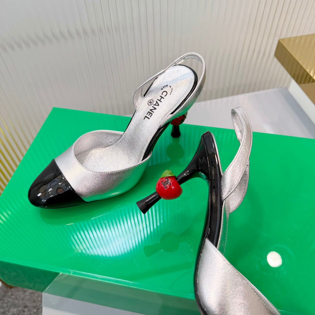 CHANEL 26S SLINGBACK POINTED-TOE HEELS 95 MM IN SILVER LAMBSKIN WITH BLACK CAP TOE