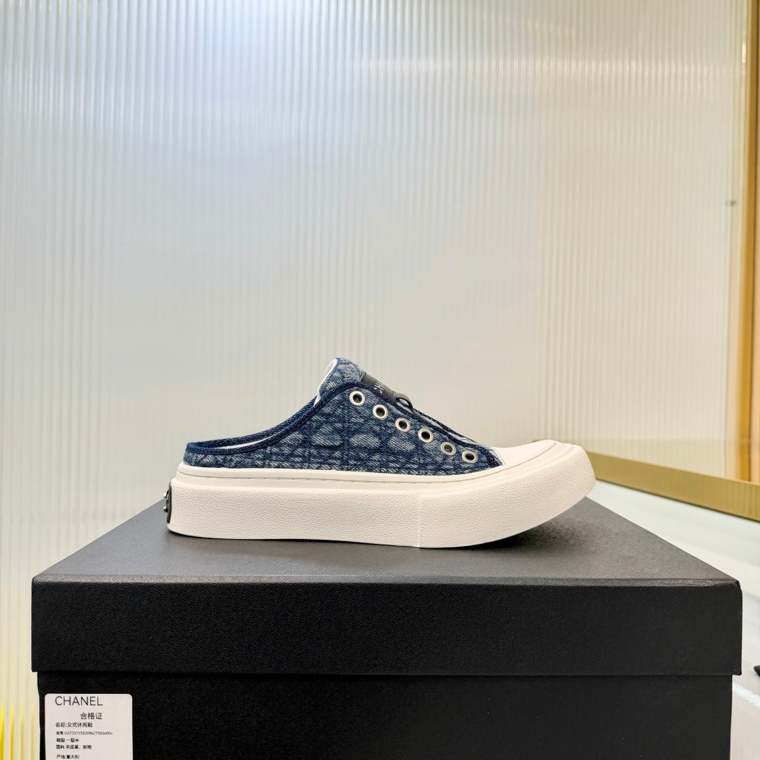 CHANEL 26S MULE SNEAKERS IN NAVY BLUE DIAMOND-PATTERNED WOVEN DENIM FABRIC STYLE 2