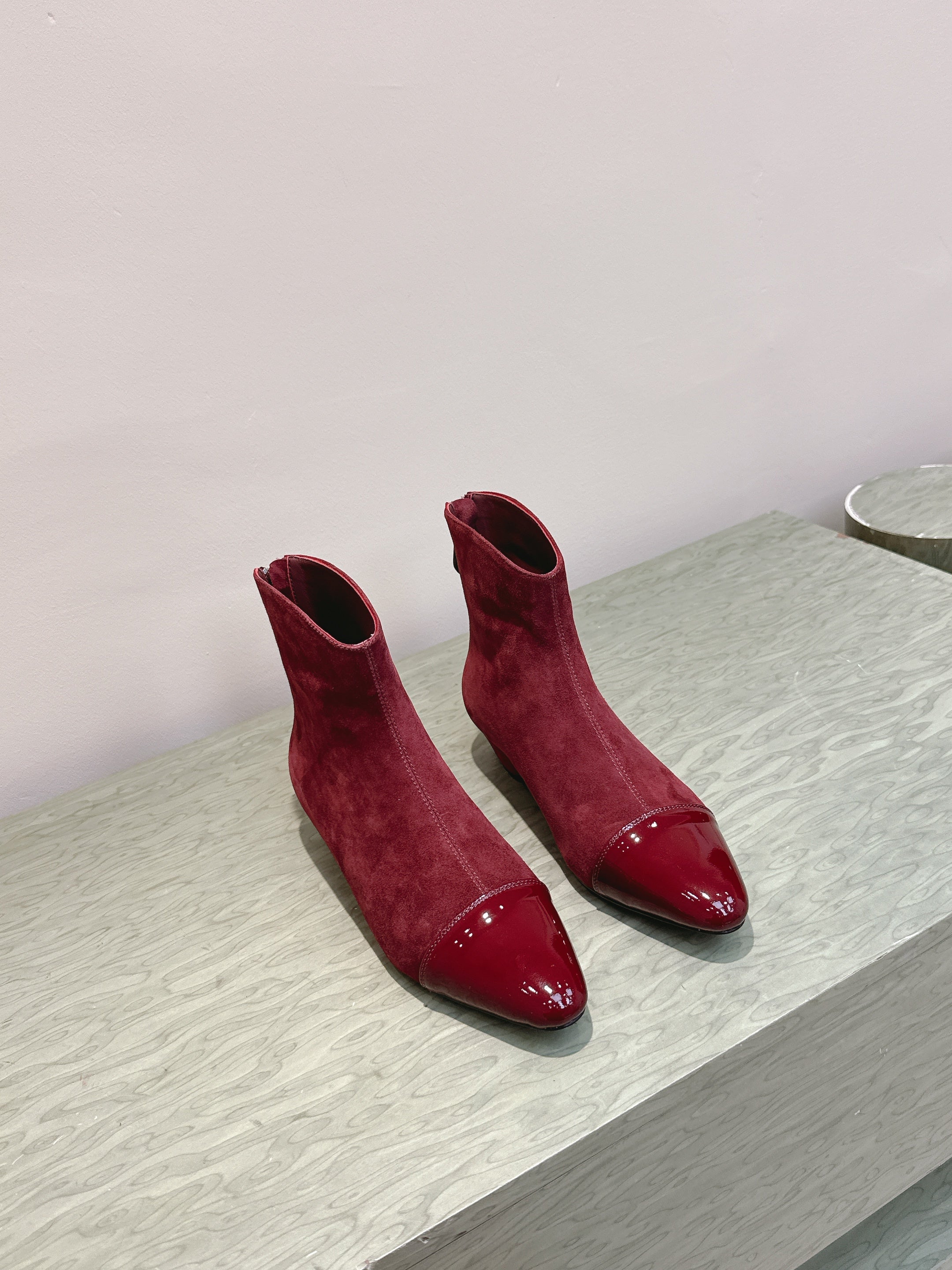ALAIA 26S ANKLE BOOTS IN DARK RED SUEDE AND GLOSSY CALFSKIN