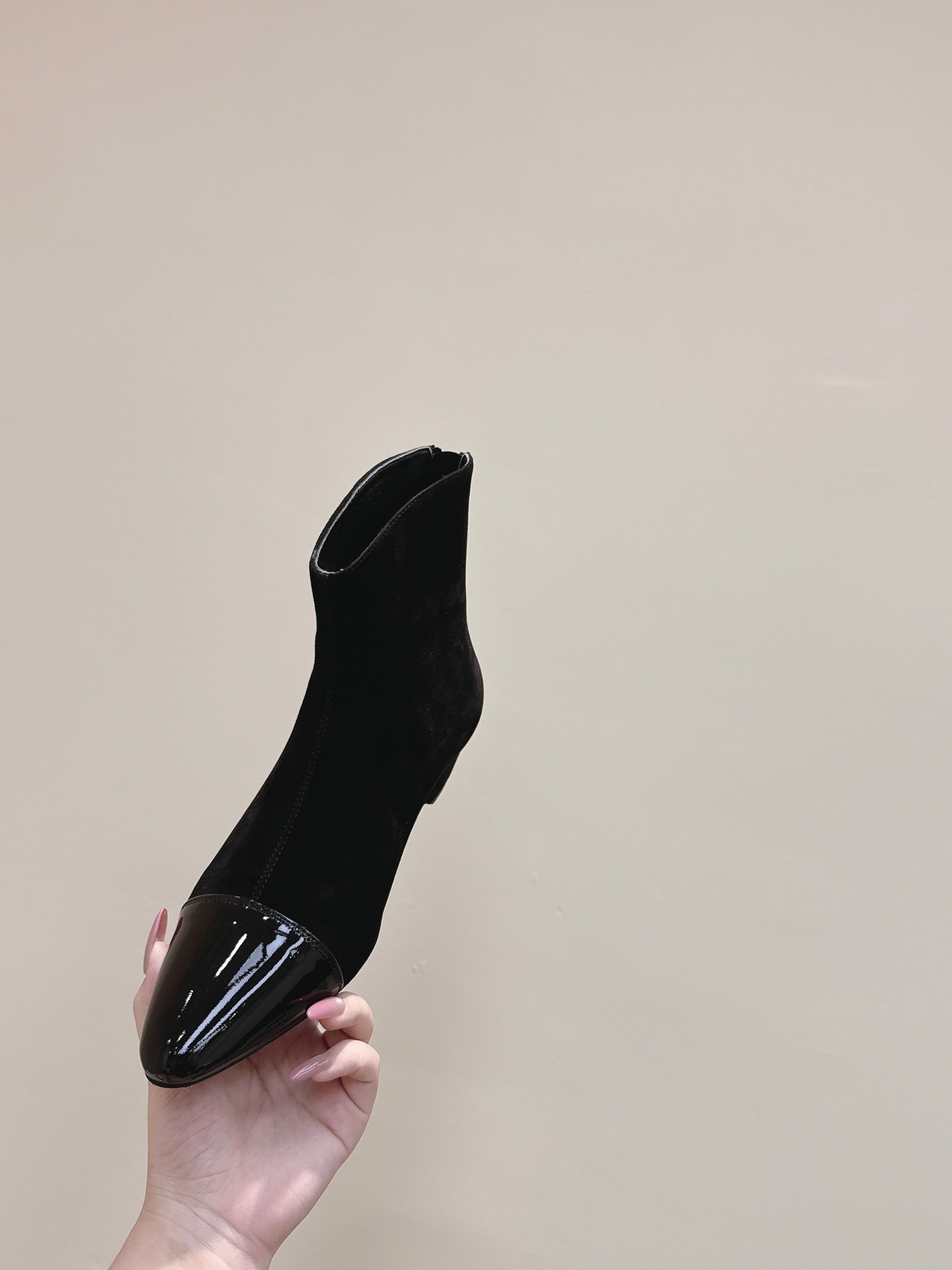 ALAIA 26S ANKLE BOOTS IN BLACK SUEDE AND GLOSSY CALFSKIN