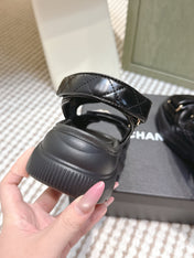 CHANEL 25S SANDALS IN BLACK PATENT CALFSKIN GOLD HARDWARE