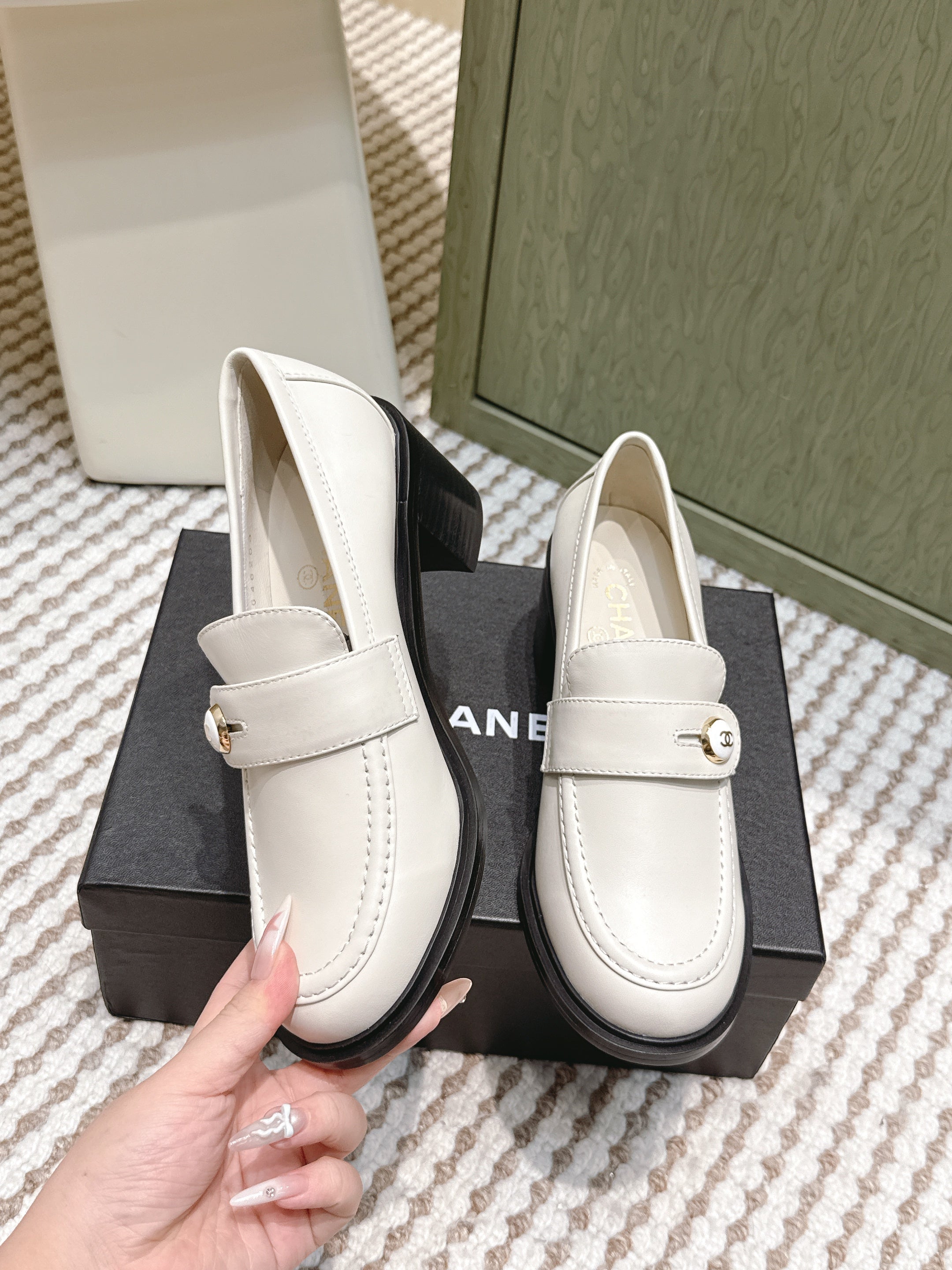 CHANEL 25S GODDESS MOCCASIN LOAFERS 65MM IN WHITE CALFSKIN GOLD HARDWARE