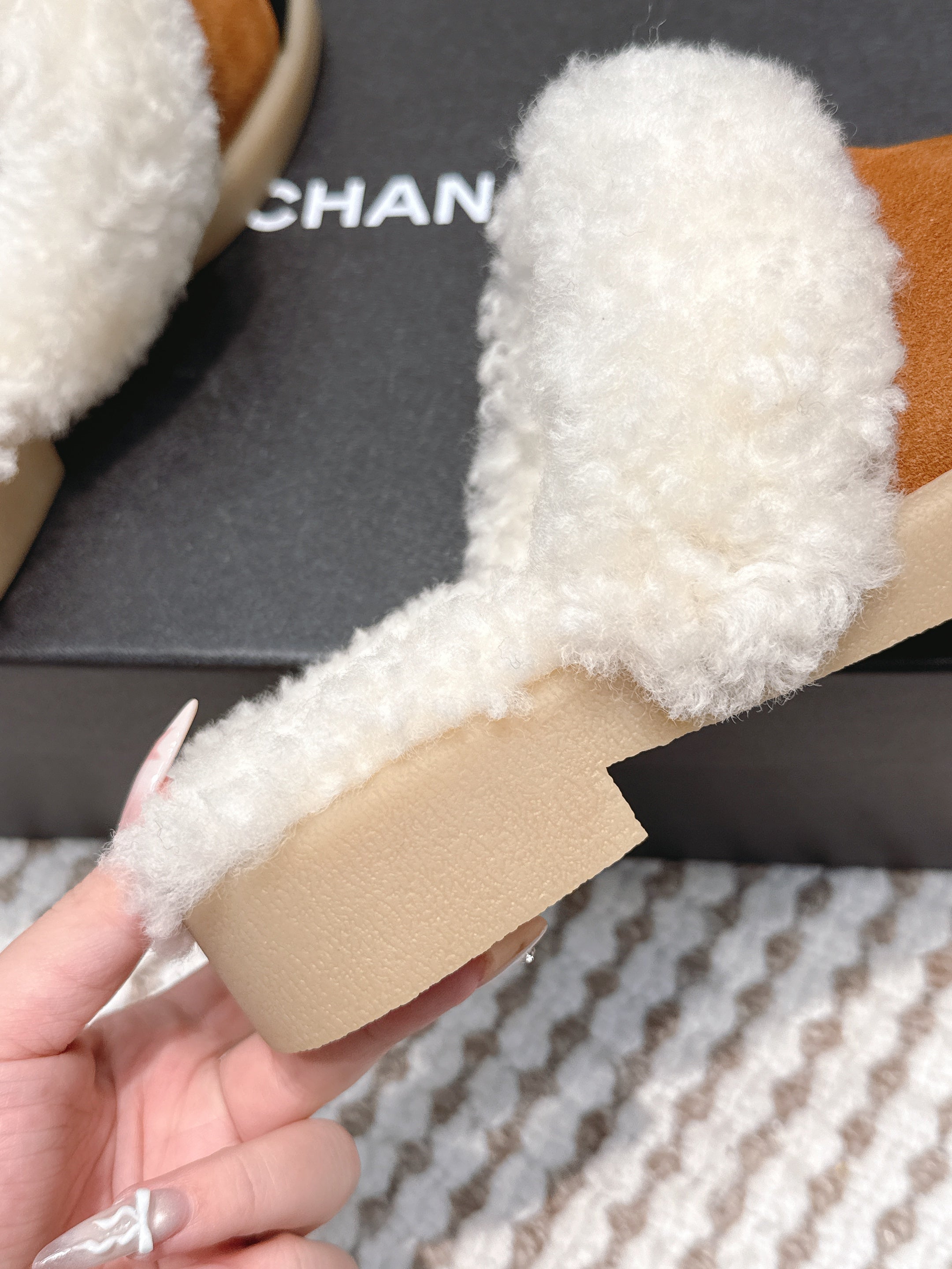 CHANEL 25S INDOOR SLIPPERS IN CARAMEL AND BLACK SUEDE FUR-LINED