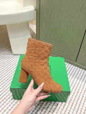 BOTTEGA VENETA 26S INTRECCIATO BOOTS 70 MM IN BROWN SUEDE