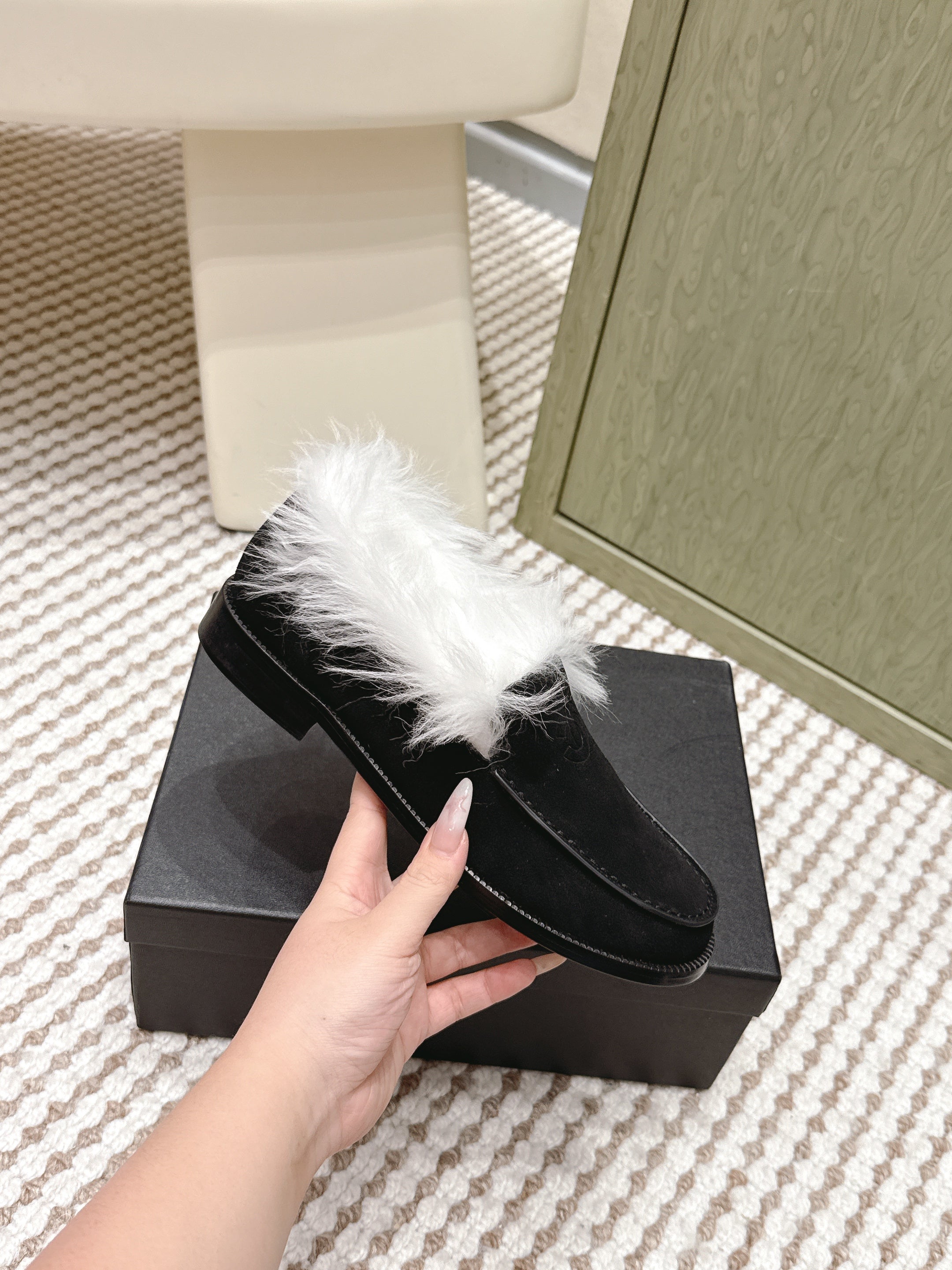 CHANEL 25S LOAFERS MOCCASIN IN BLACK SUEDE WITH WHITE MINK FUR LINING