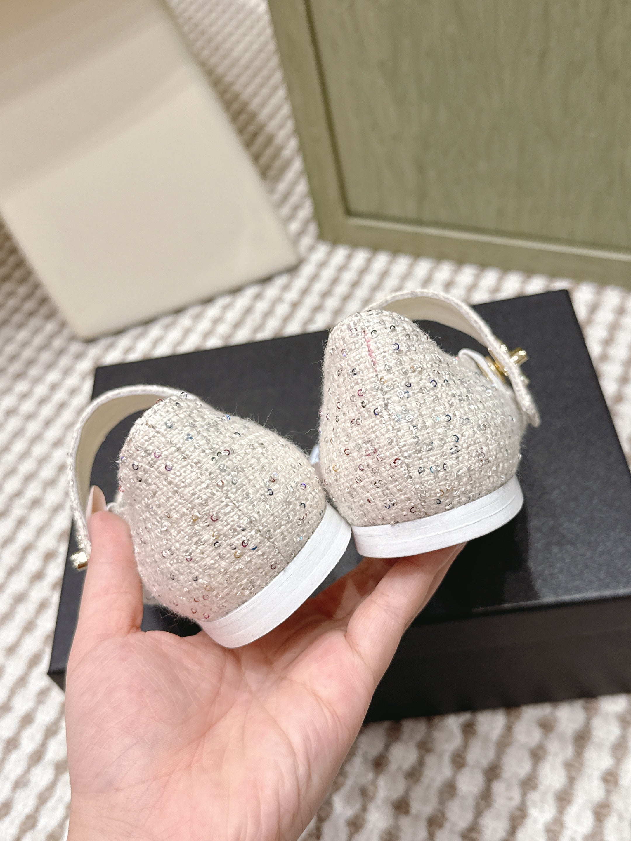CHANEL 25S MARY JANE FLAT IN WHITE TWEED WITH BLACK CAP TOE GOLD HARDWARE