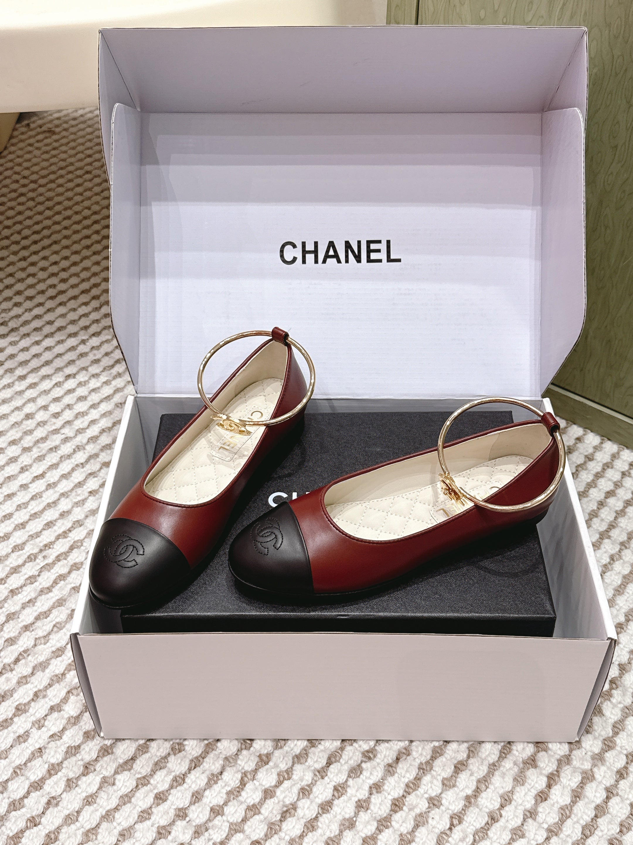 CHANEL 25S BALLERINA SHOES IN MAROON RED AND BLACK CALFSKIN GOLD HARDWARE