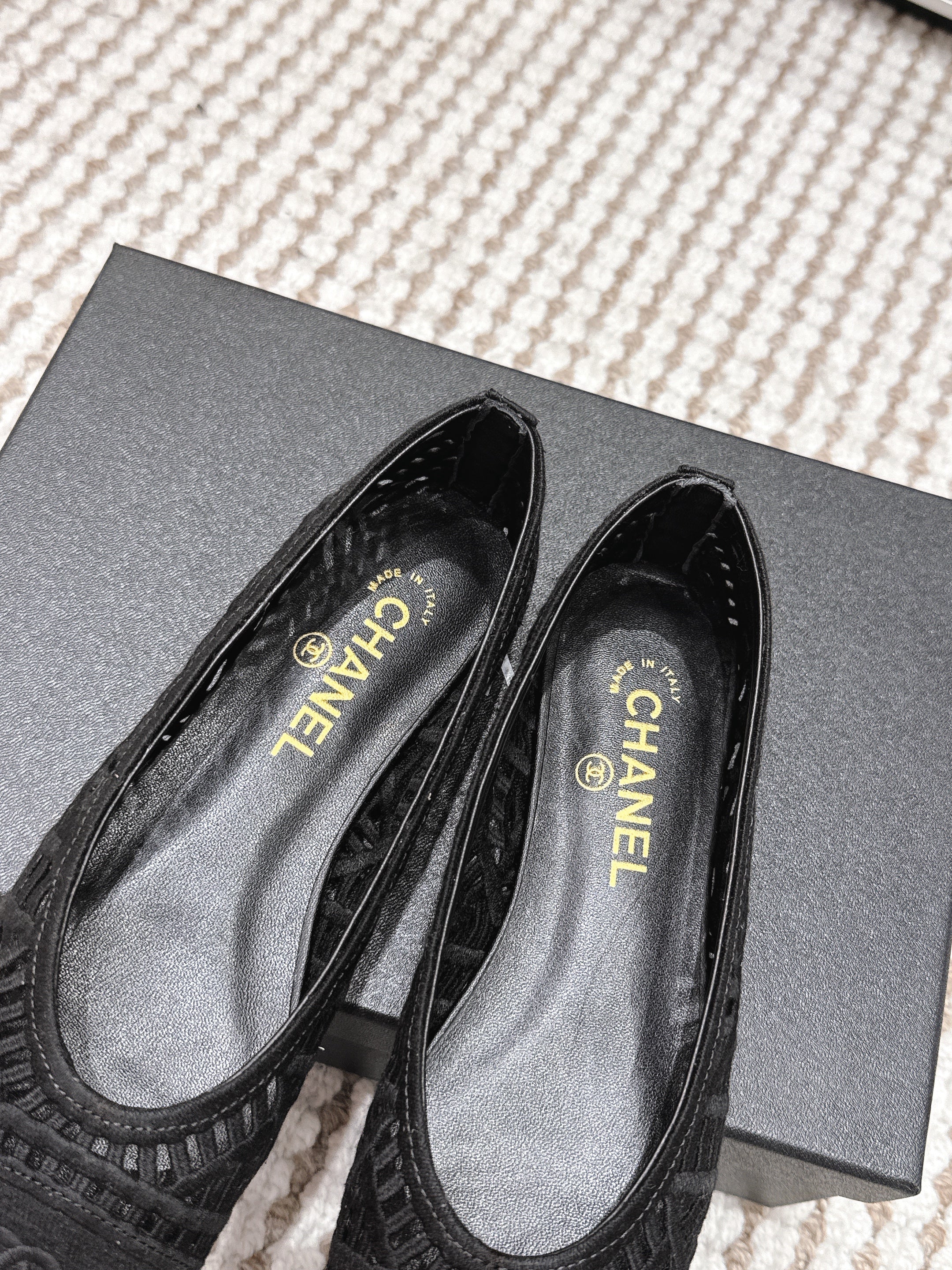 CHANEL 26S BALLET FLATS IN BLACK MESH AND FABRIC
