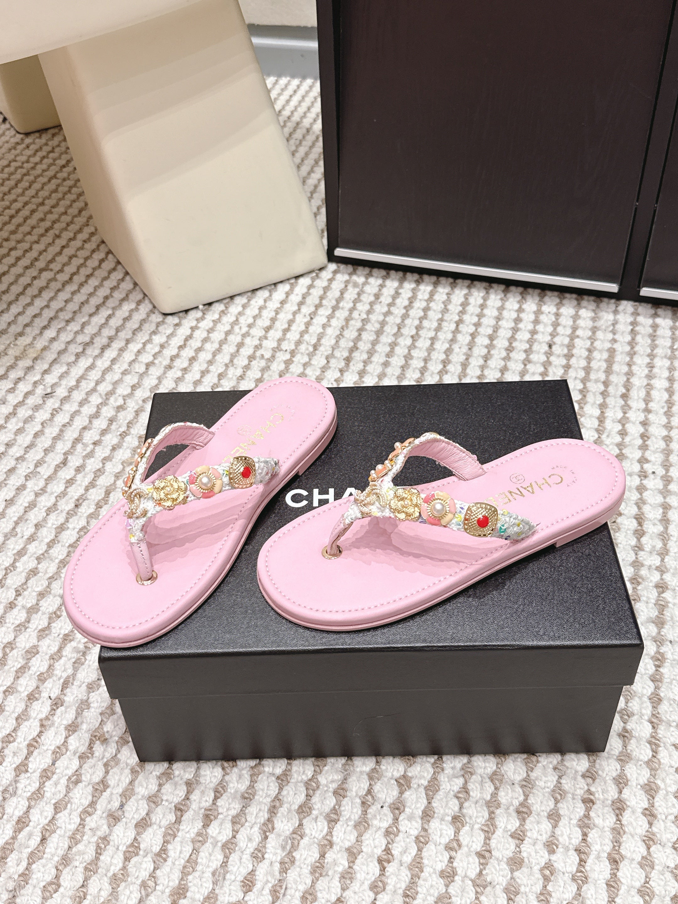 CHANEL 26S FLIP-FLOPS IN LIGHT PINK CALFSKIN