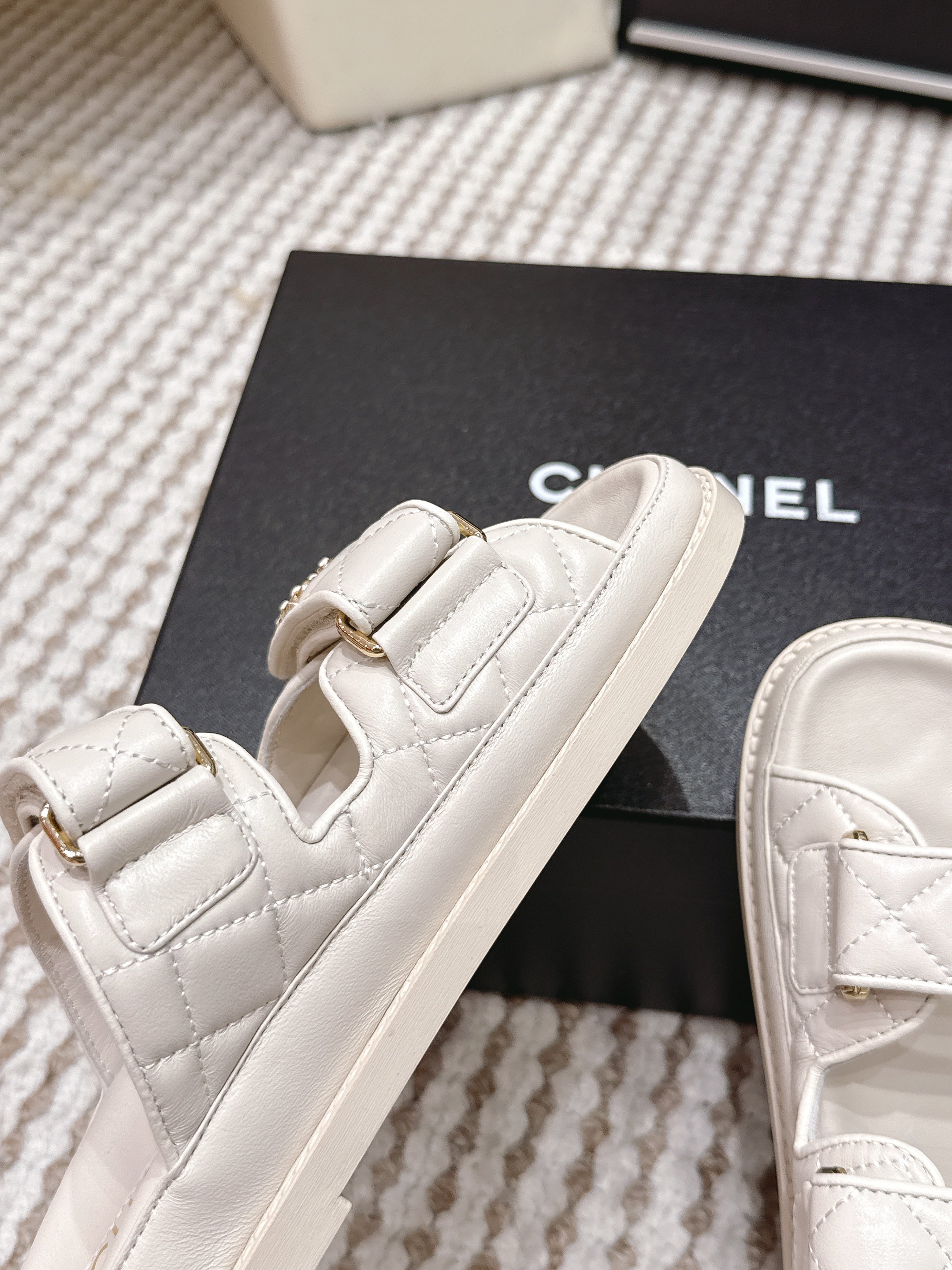 CHANEL 26S SANDALS IN CREAM WHITE CALFSKIN