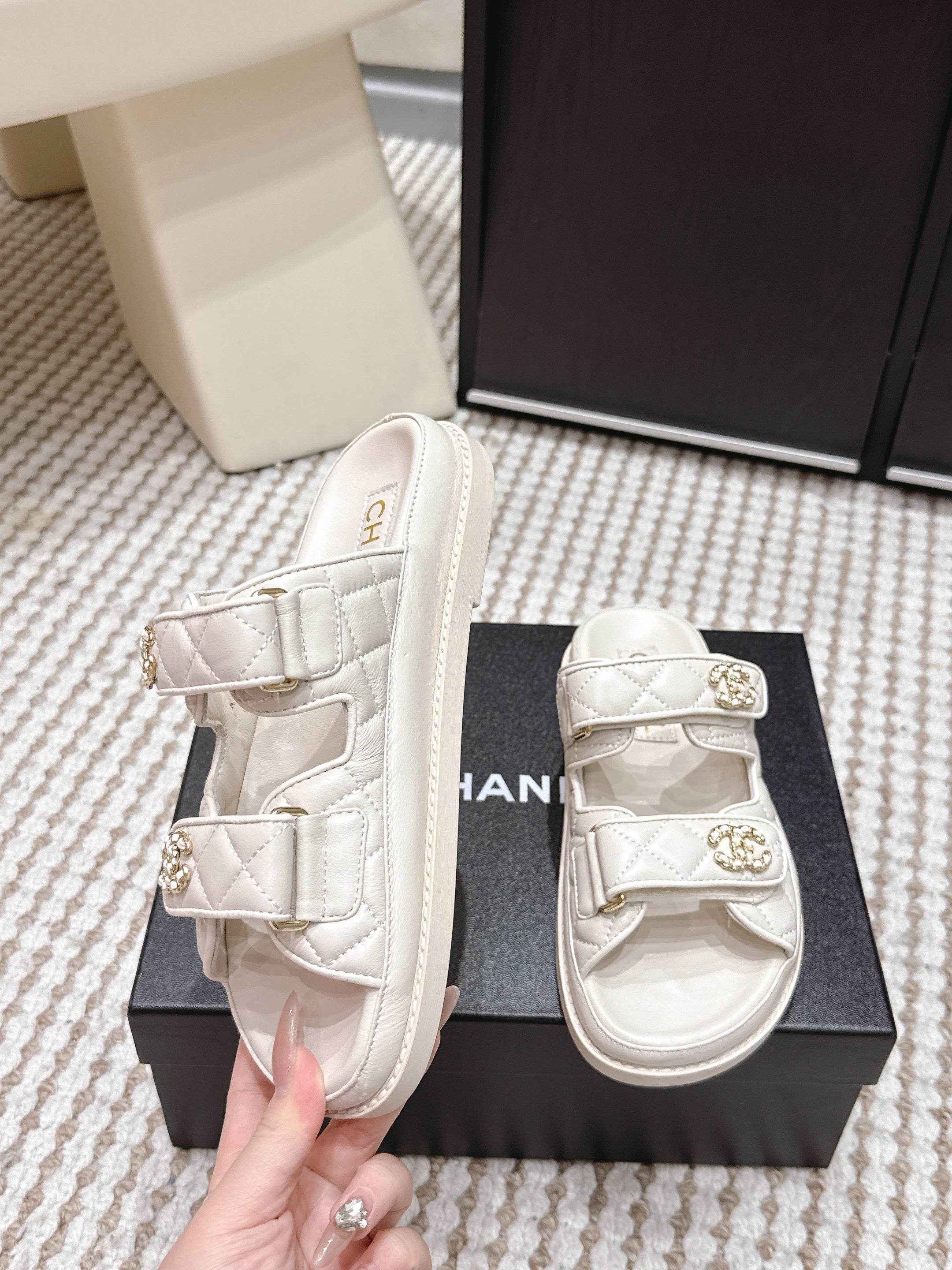 CHANEL 26S SANDALS IN CREAM WHITE CALFSKIN