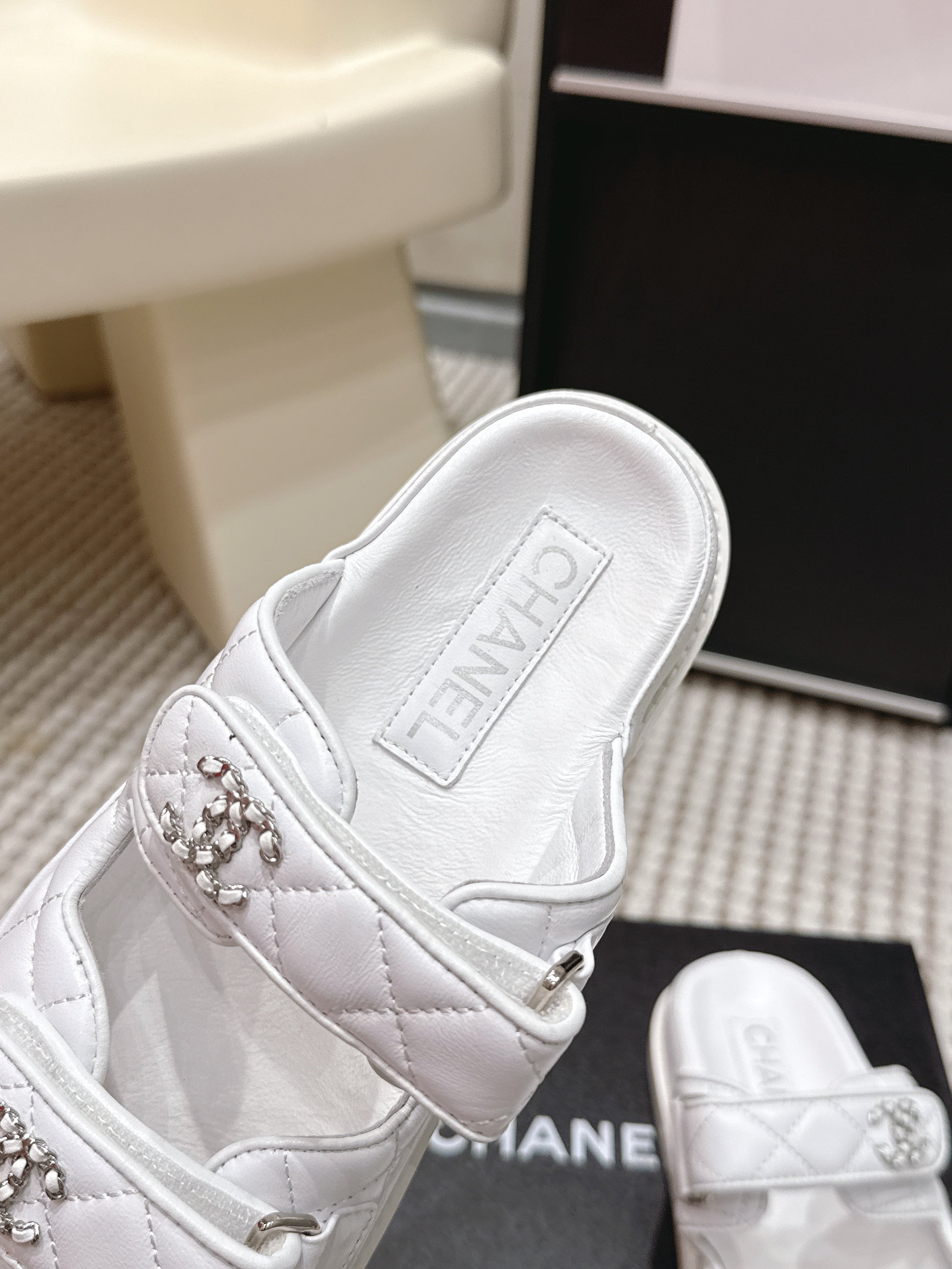CHANEL 26S SANDALS IN WHITE CALFSKIN