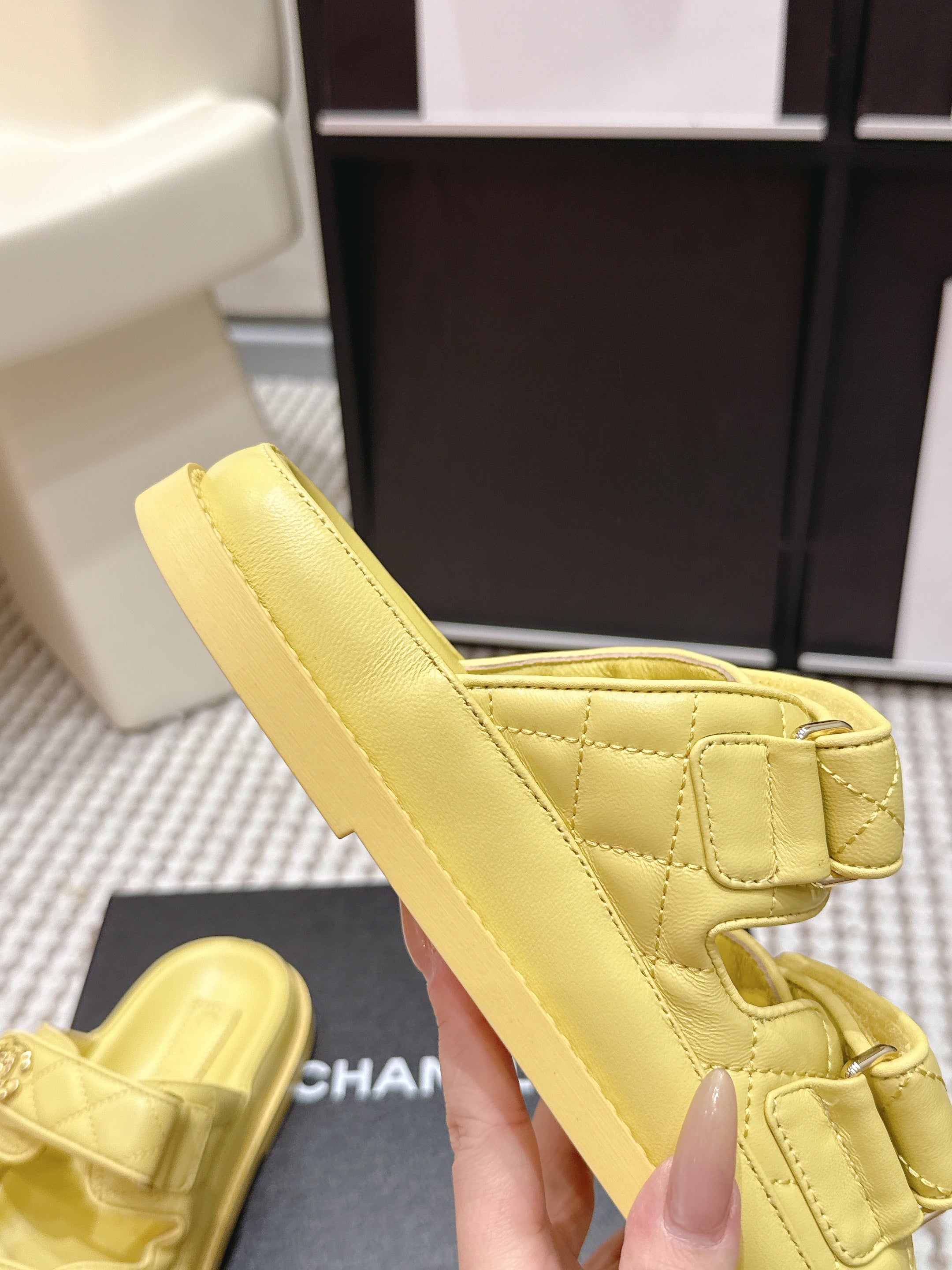 CHANEL 26S SANDALS IN YELLOW CALFSKIN