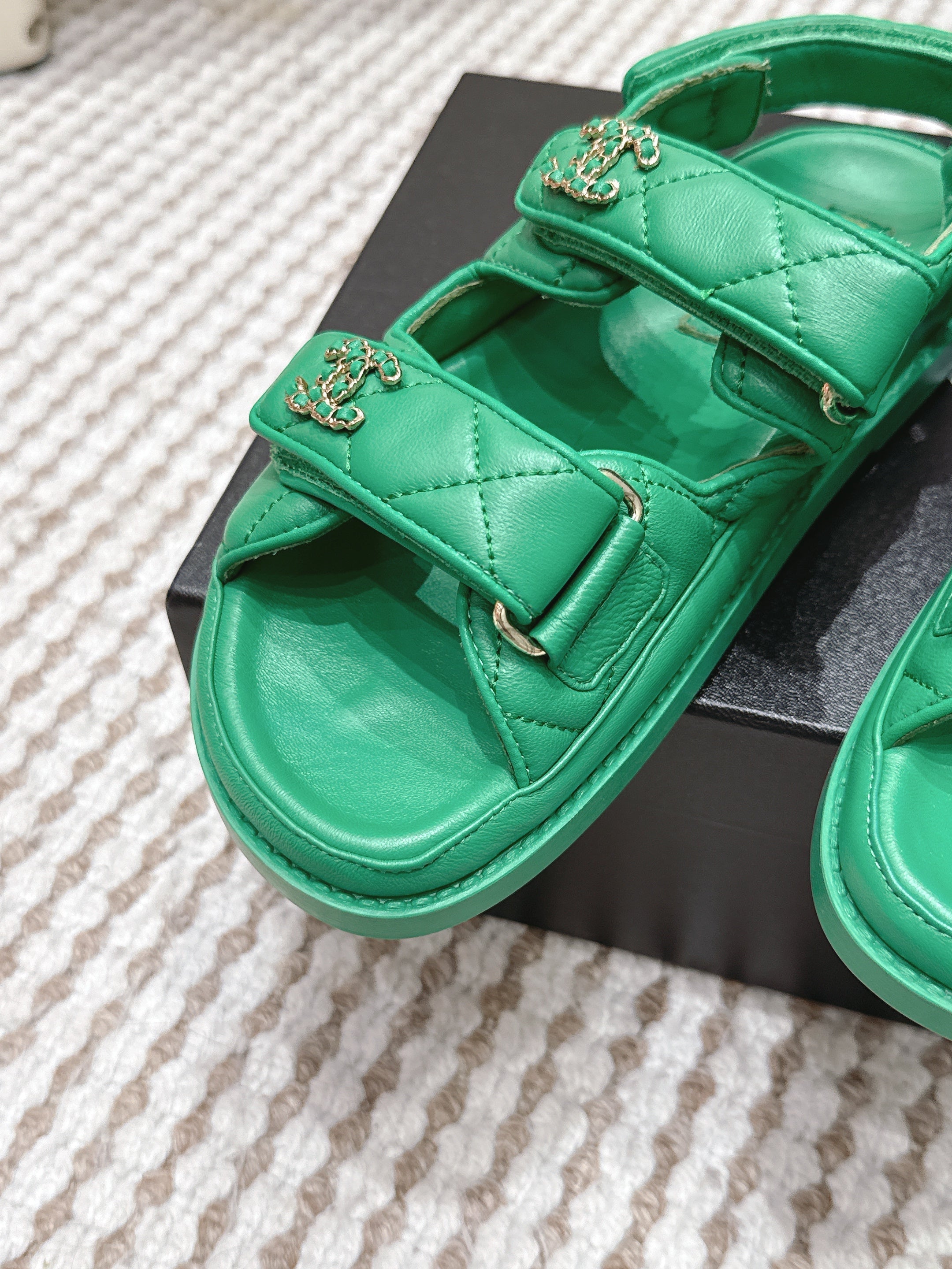 CHANEL 26S QUILTED DAD SANDALS IN GREEN CALFSKIN