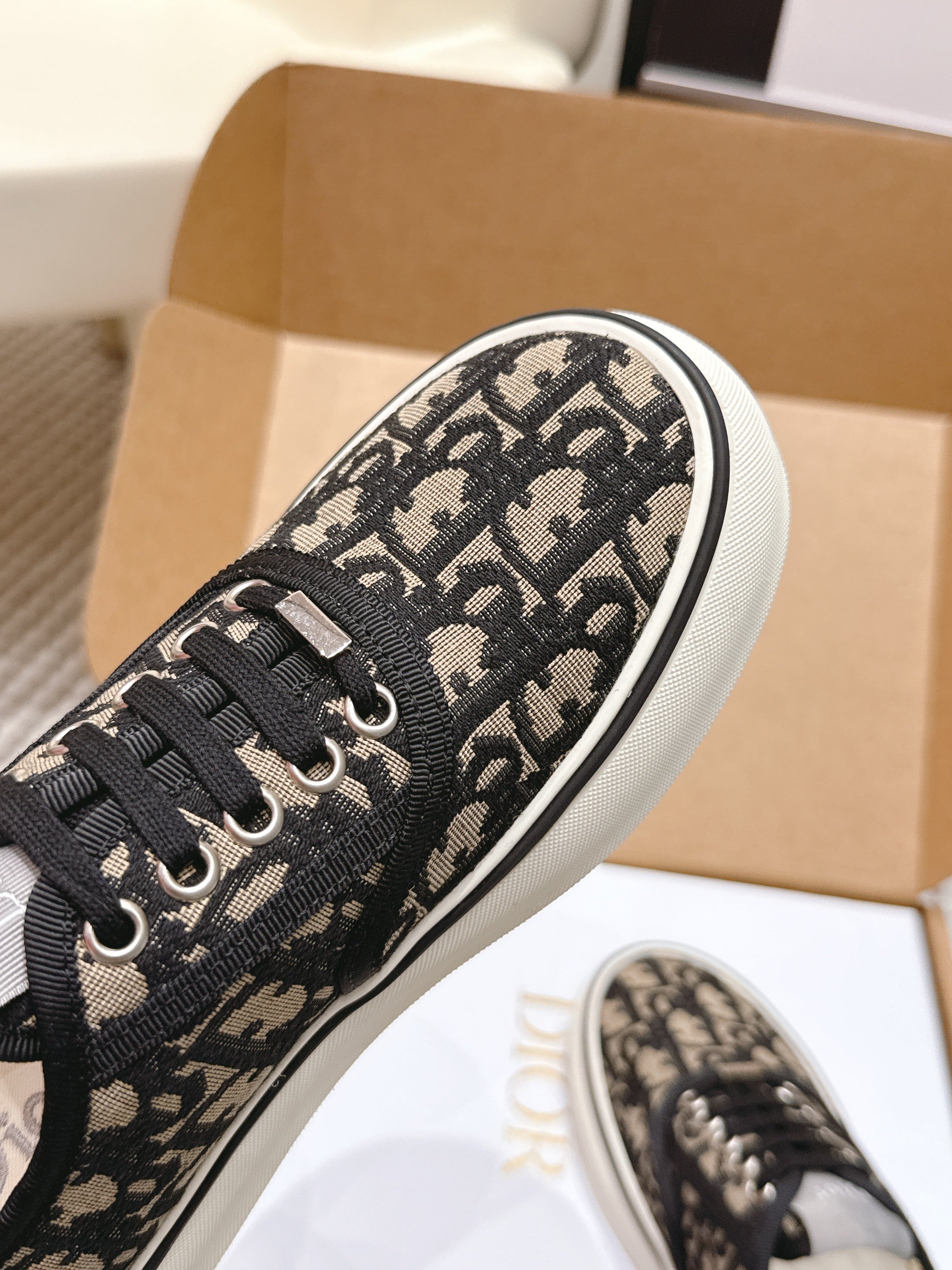 DIOR 26S SALTWIND SNEAKER IN BROWN BLACK FABRIC