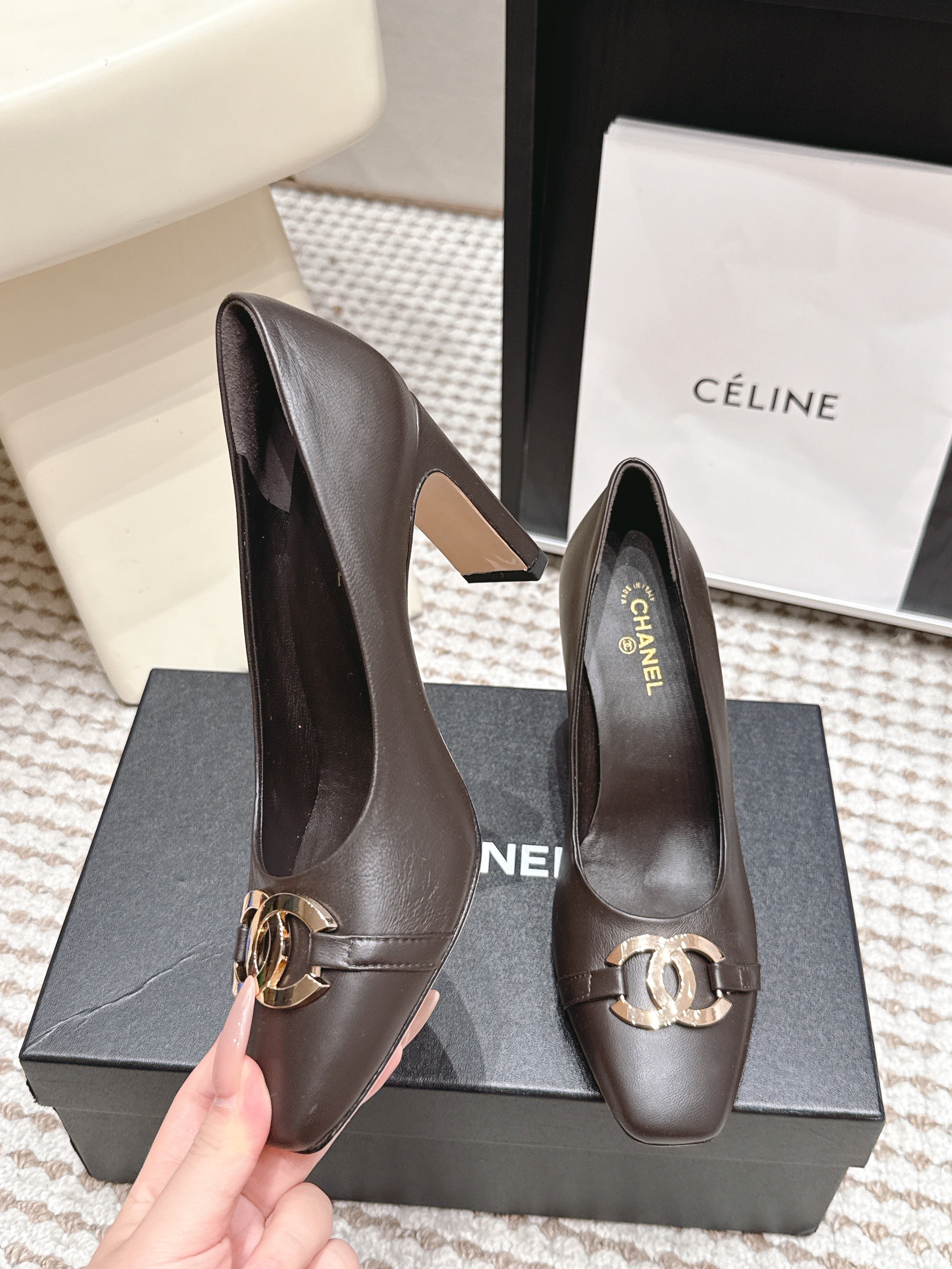 CHANEL 26S HIGH HEELS 95 MM IN DARK BROWN CALFSKIN WITH GOLD-TONE CC LOGO