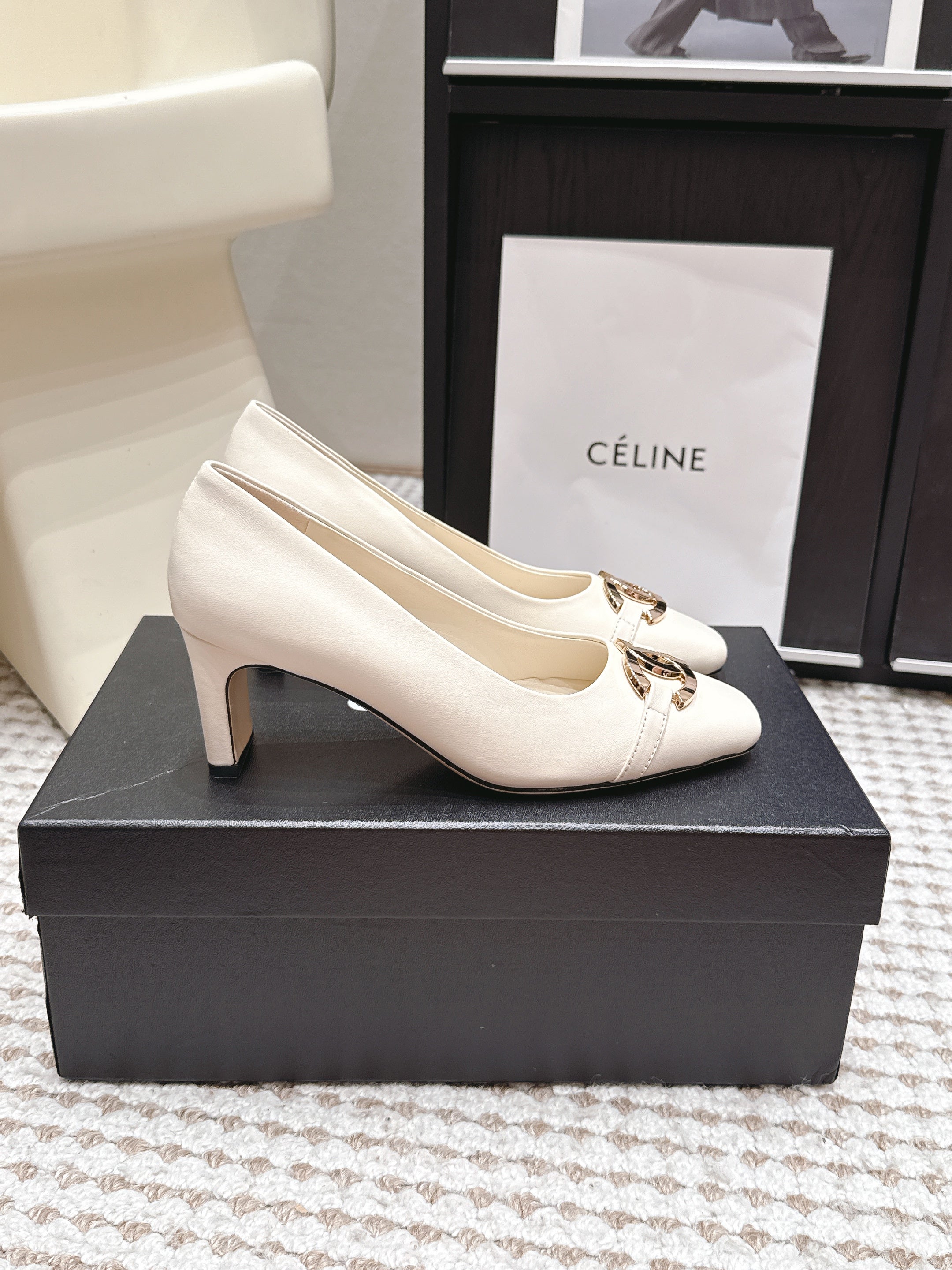 CHANEL 26S HIGH HEELS 75 MM IN WHITE CALFSKIN WITH GOLD-TONE CC LOGO