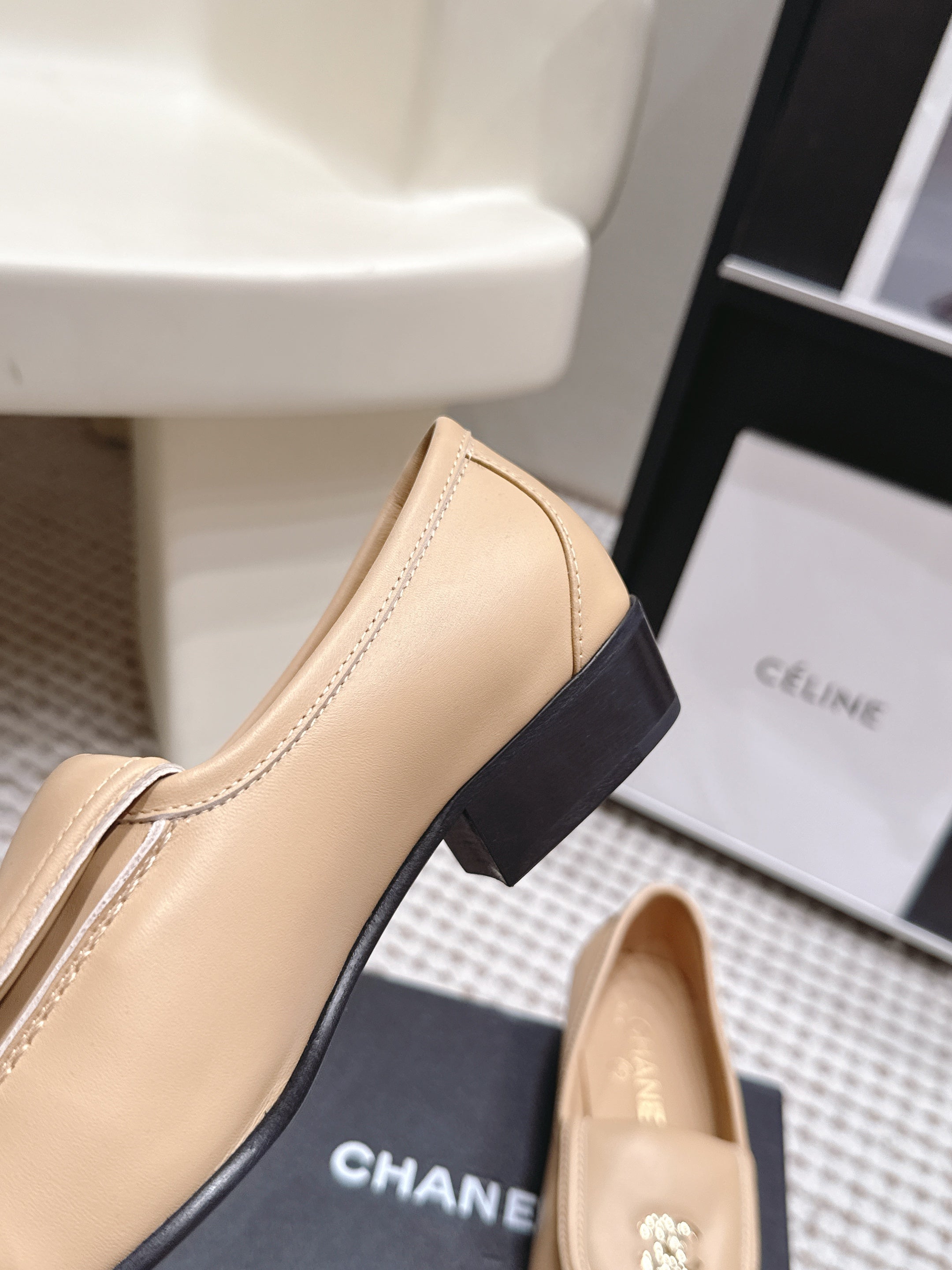 CHANEL 26S LOAFERS IN BEIGE CALFSKIN WITH GOLD-TONE CC LOGO