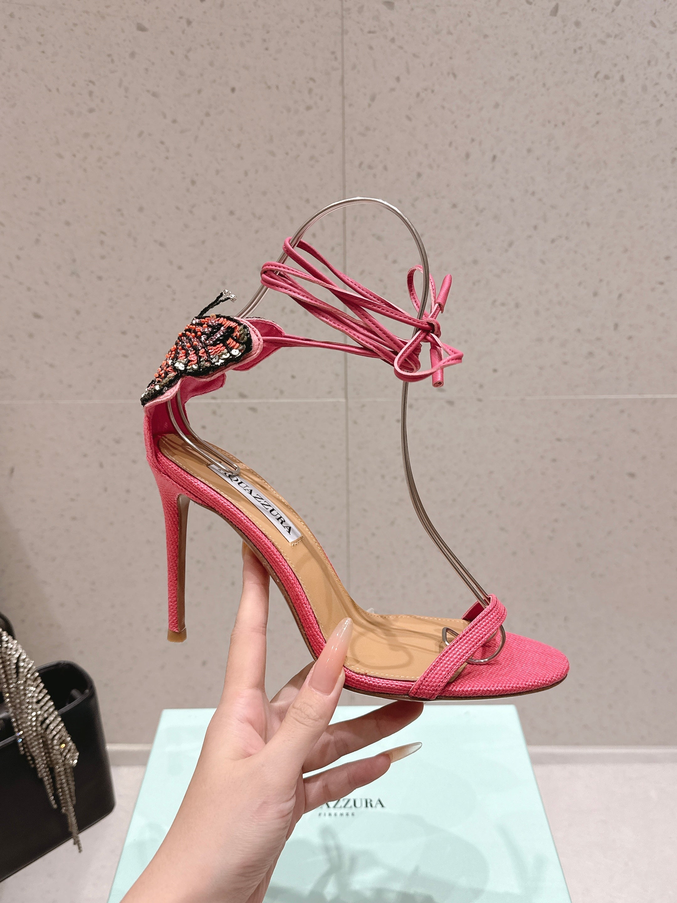 AQUAZZURA 26S BUTTERFLY LACE-UP HEELS 100 MM IN PINK WOVEN TEXTURE