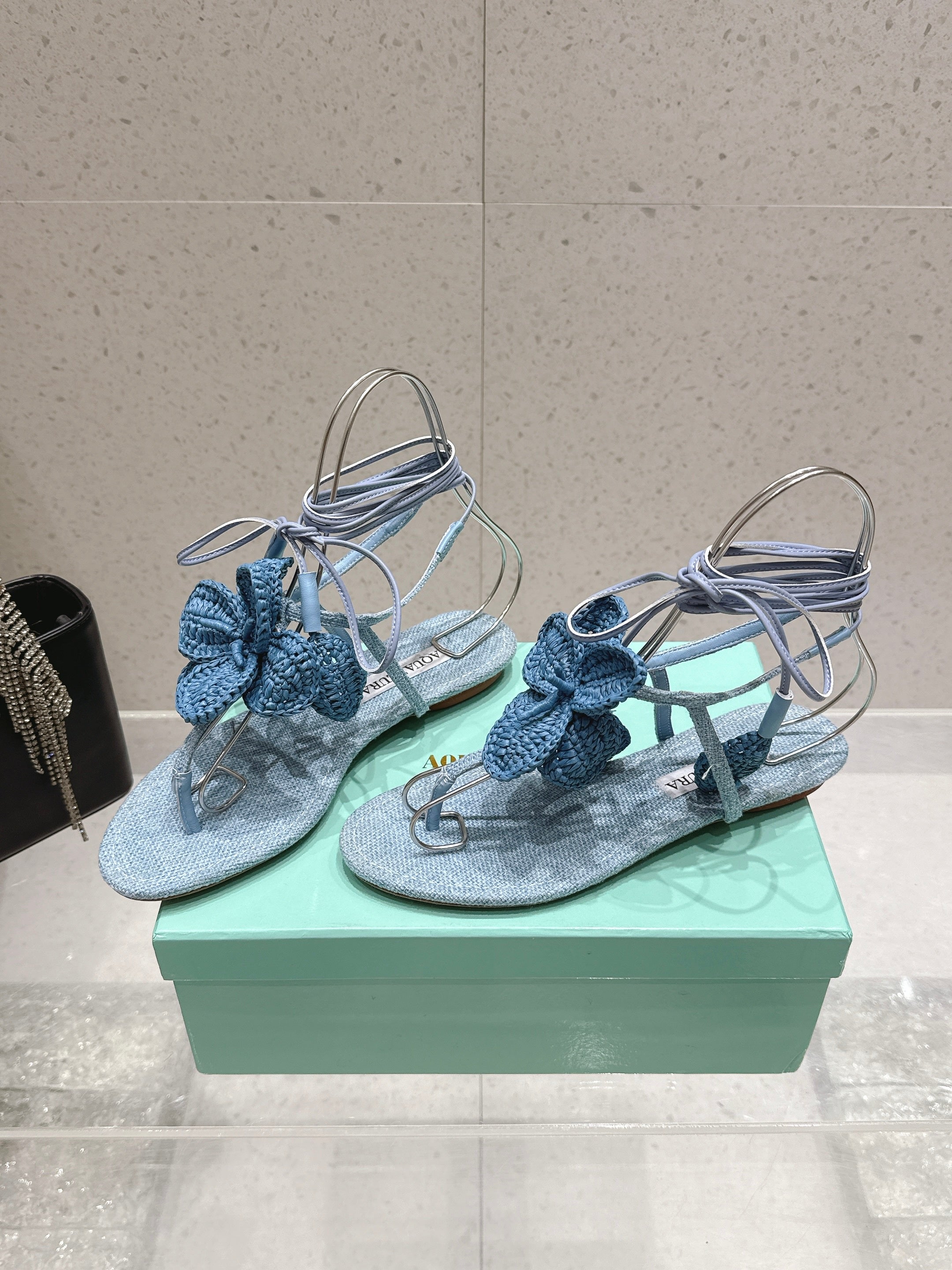 AQUAZZURA 26S FLORAL THONG SANDALS IN PASTEL BLUE WOVEN RAFFIA AND FABRIC