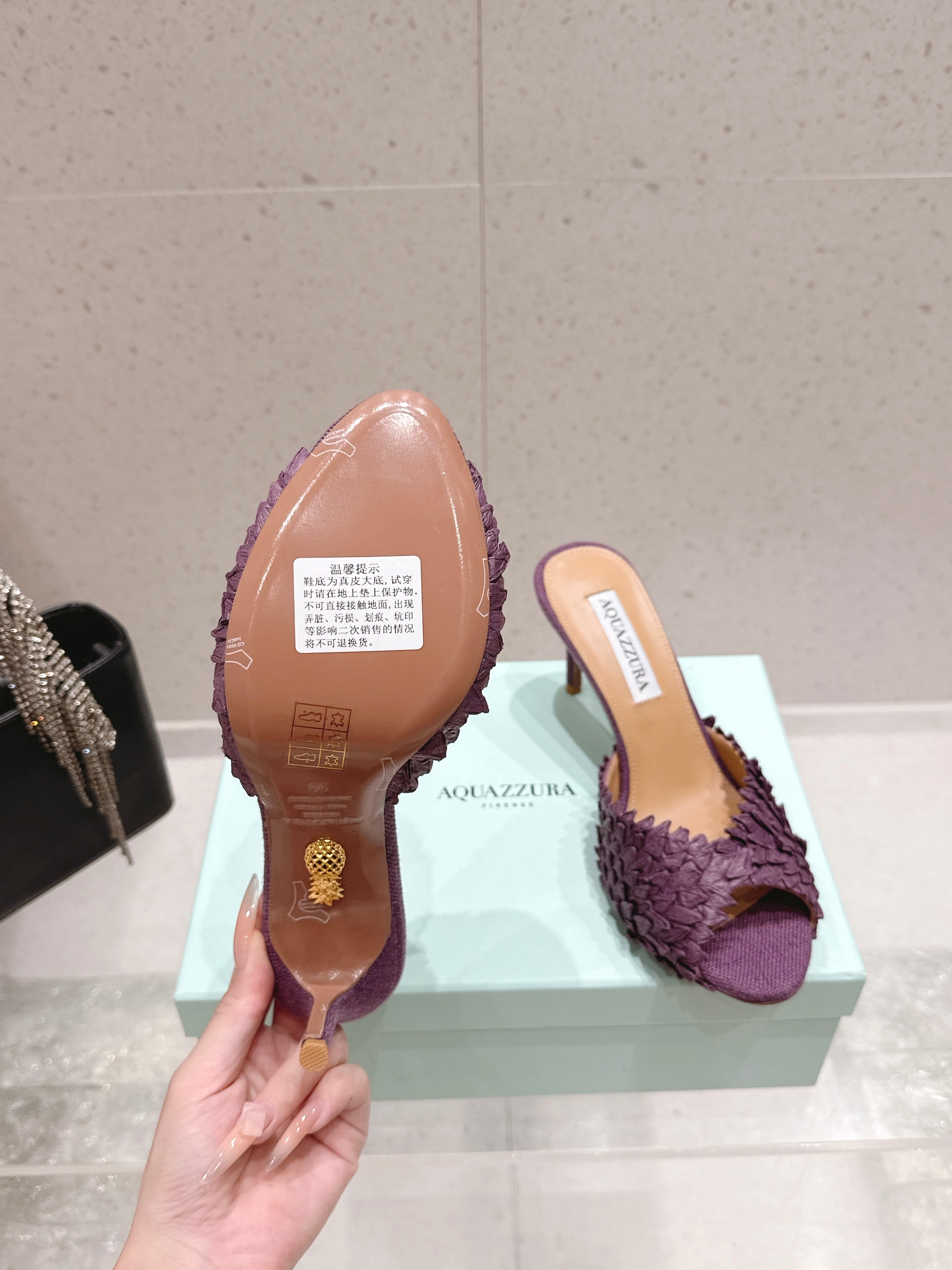 AQUAZZURA 26S HEELED MULES 80 MM IN DARK PURPLE WOVEN RAFFIA