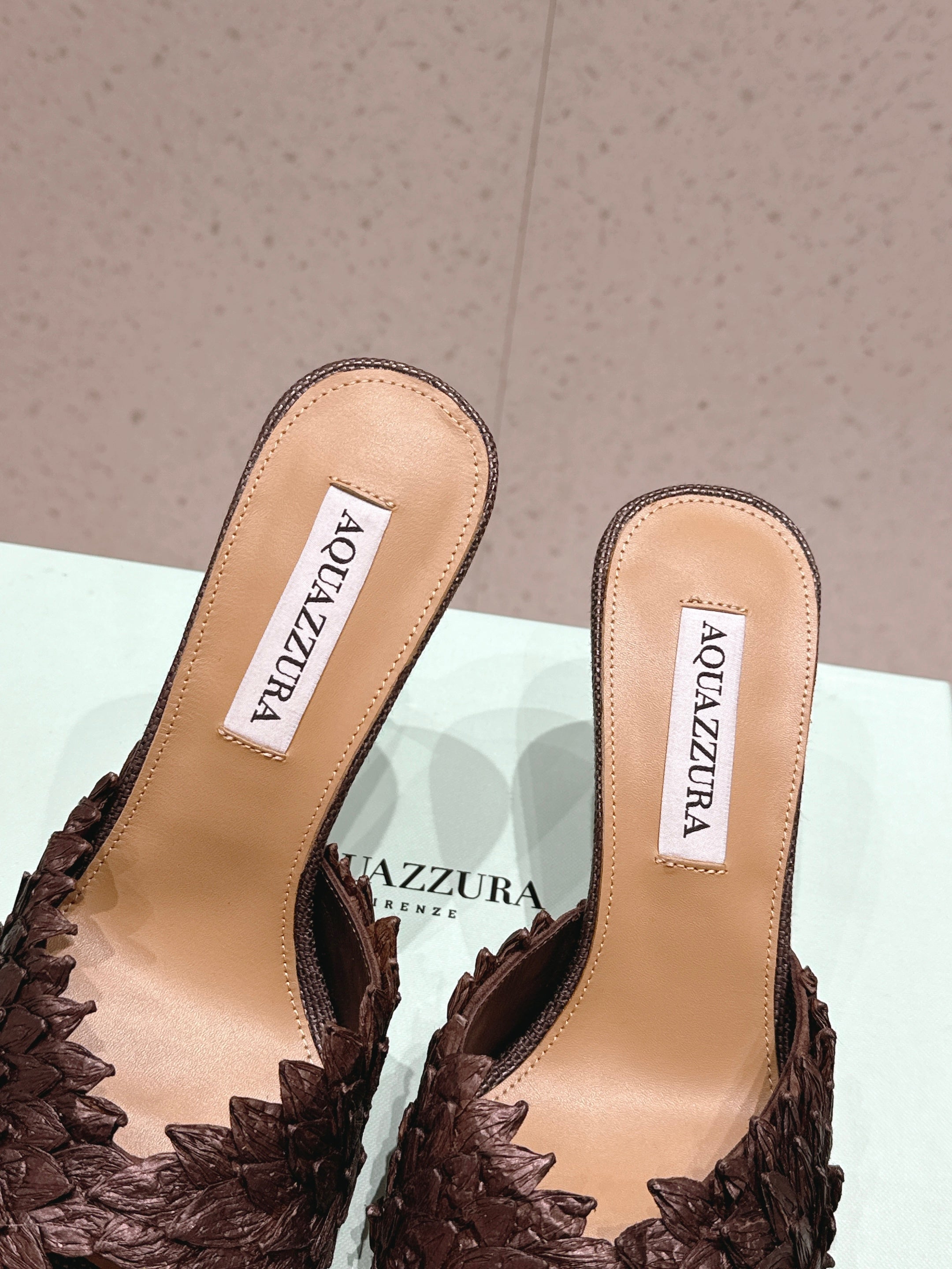 AQUAZZURA 26S HEELED MULES 80 MM IN DARK BROWN WOVEN RAFFIA
