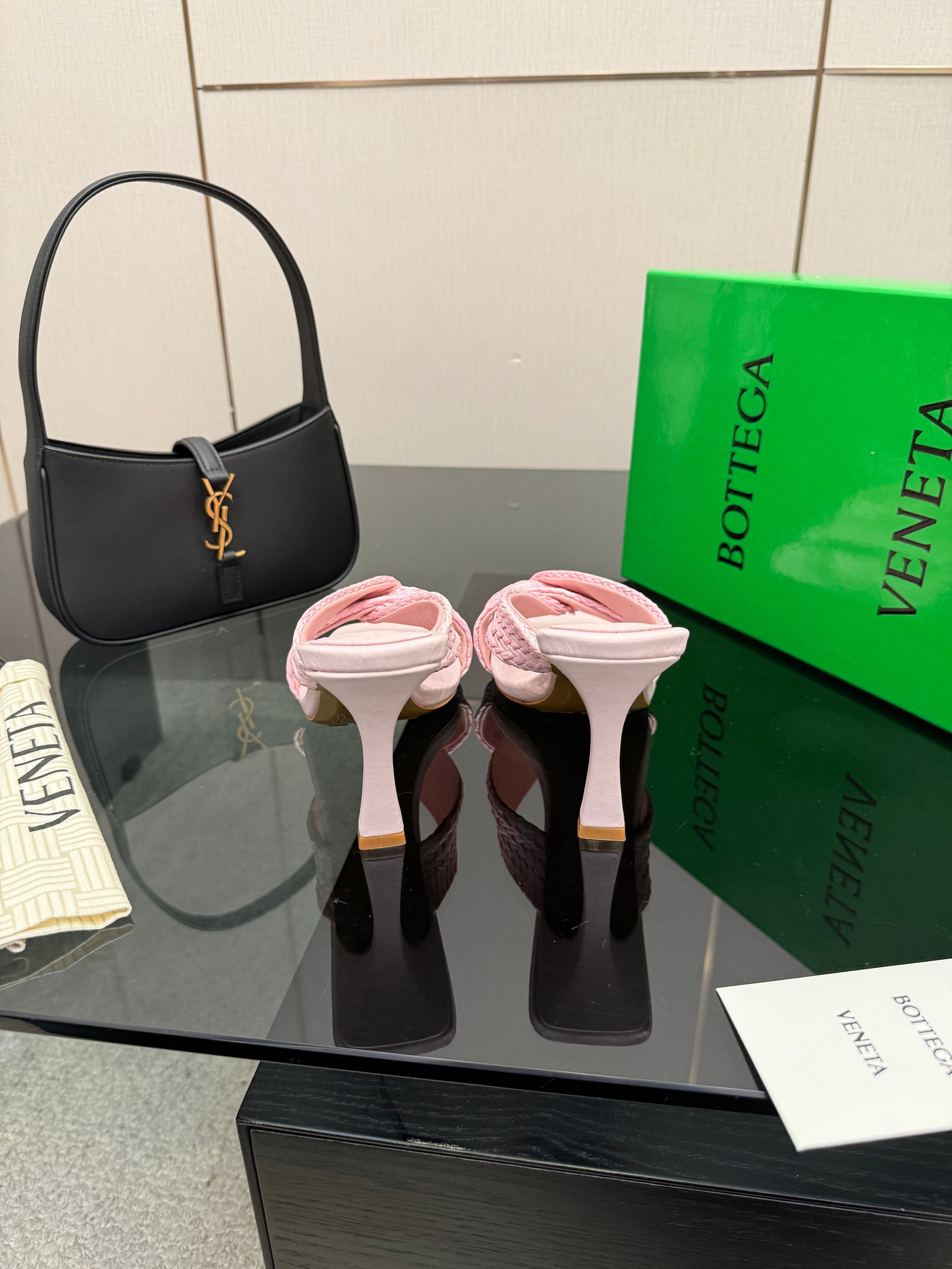 BOTTEGA VENETA 26S HEELED SANDALS 95 MM IN LIGHT PINK CALFSKIN AND RAFFIA