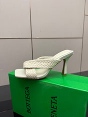 BOTTEGA VENETA 26S HEELED SANDALS 95 MM IN CREAM WHITE CALFSKIN AND RAFFIA
