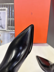 HM 25S POINTED-TOE KNEE-HIGH BOOTS IN BLACK GLOSSY LAMBSKIN