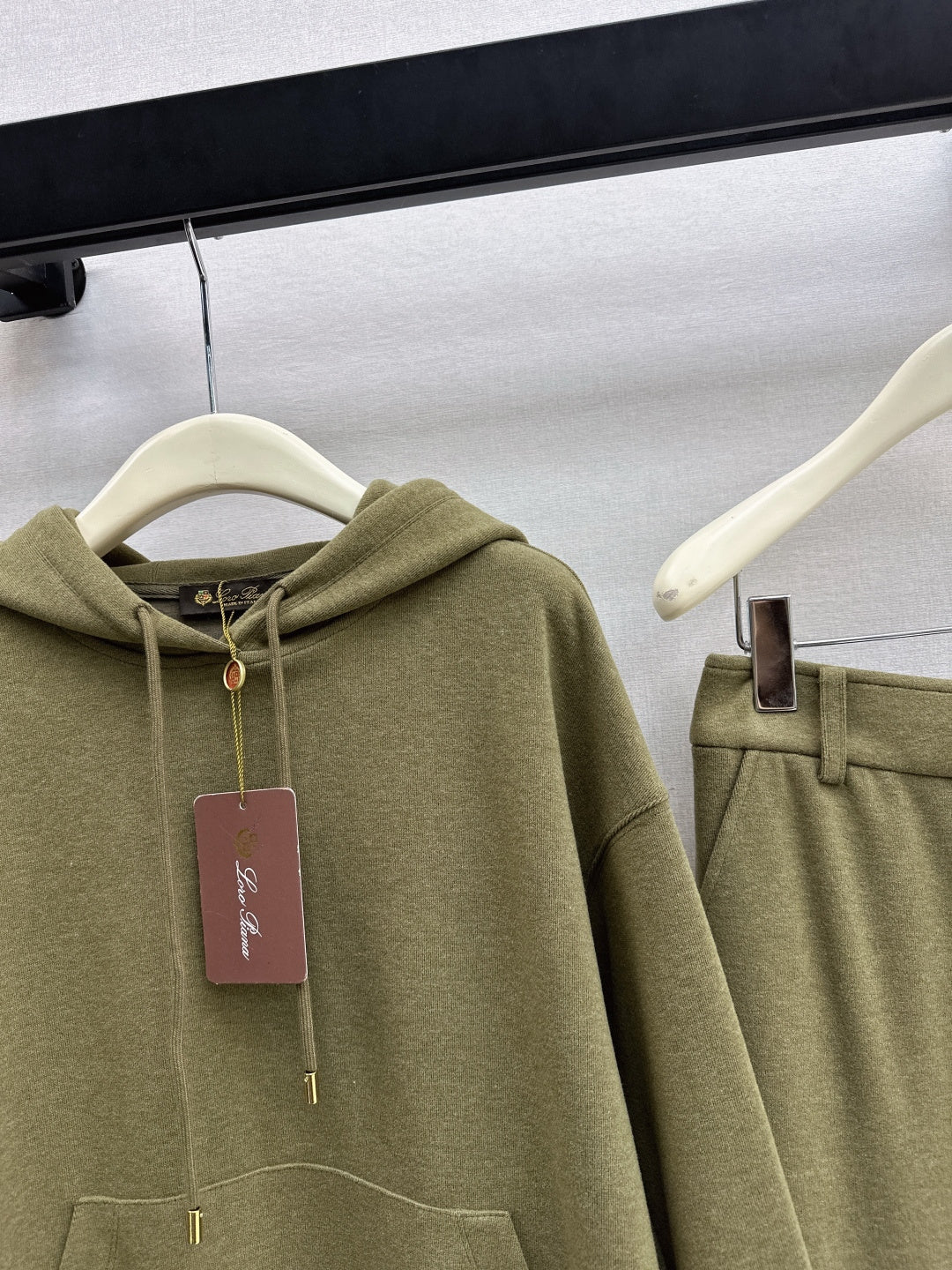 LORO PIANA 26S SWEATSHIRT & TAPERED PANTS SET 715