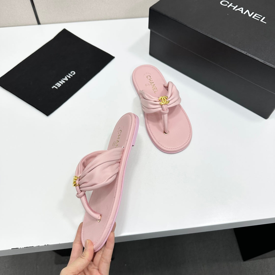 CHANEL 26S THONG SANDALS IN LIGHT PINK LAMBSKIN