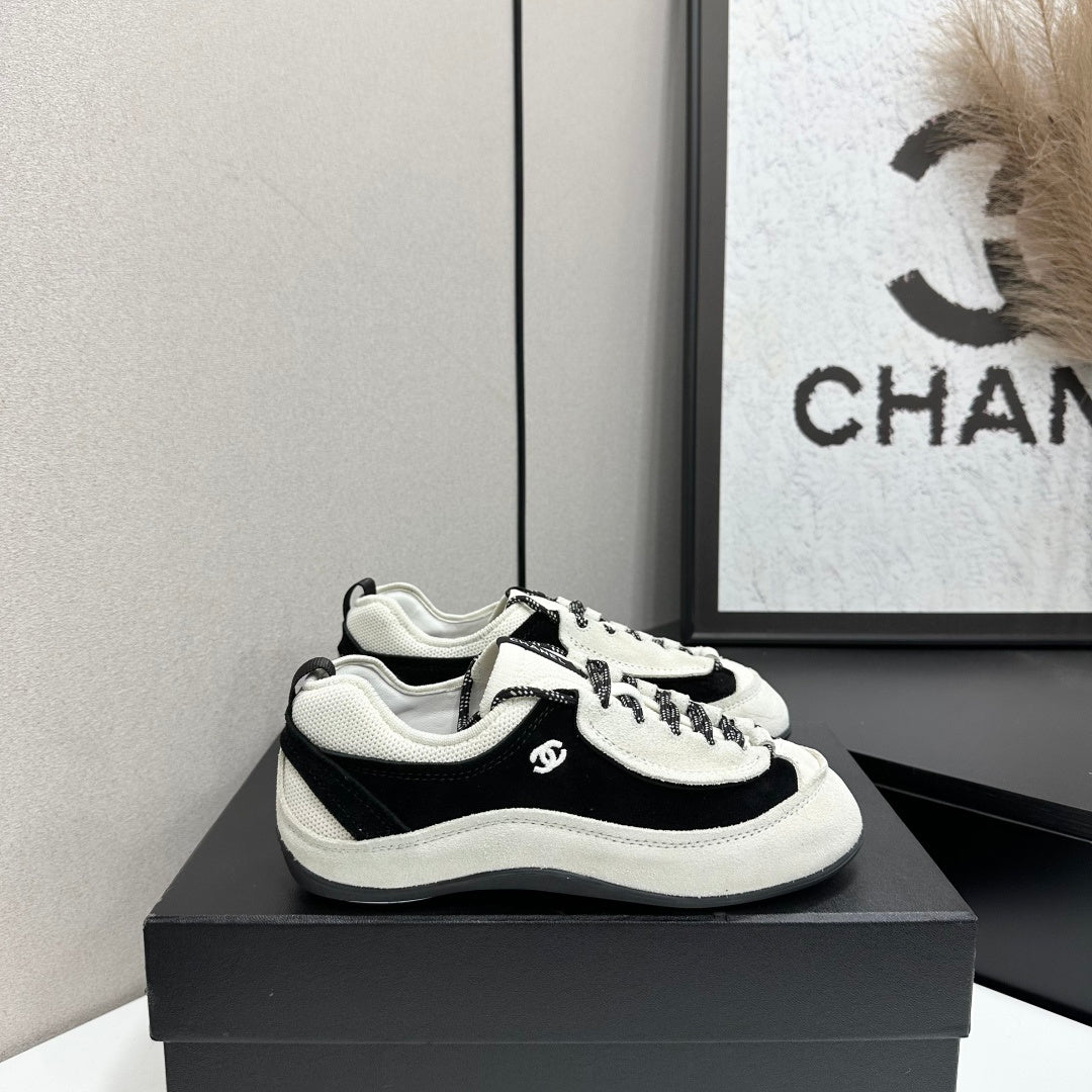 CHANEL SNEAKERS METIERS D-ART 26S IN BLACK AND WHITE SUEDE