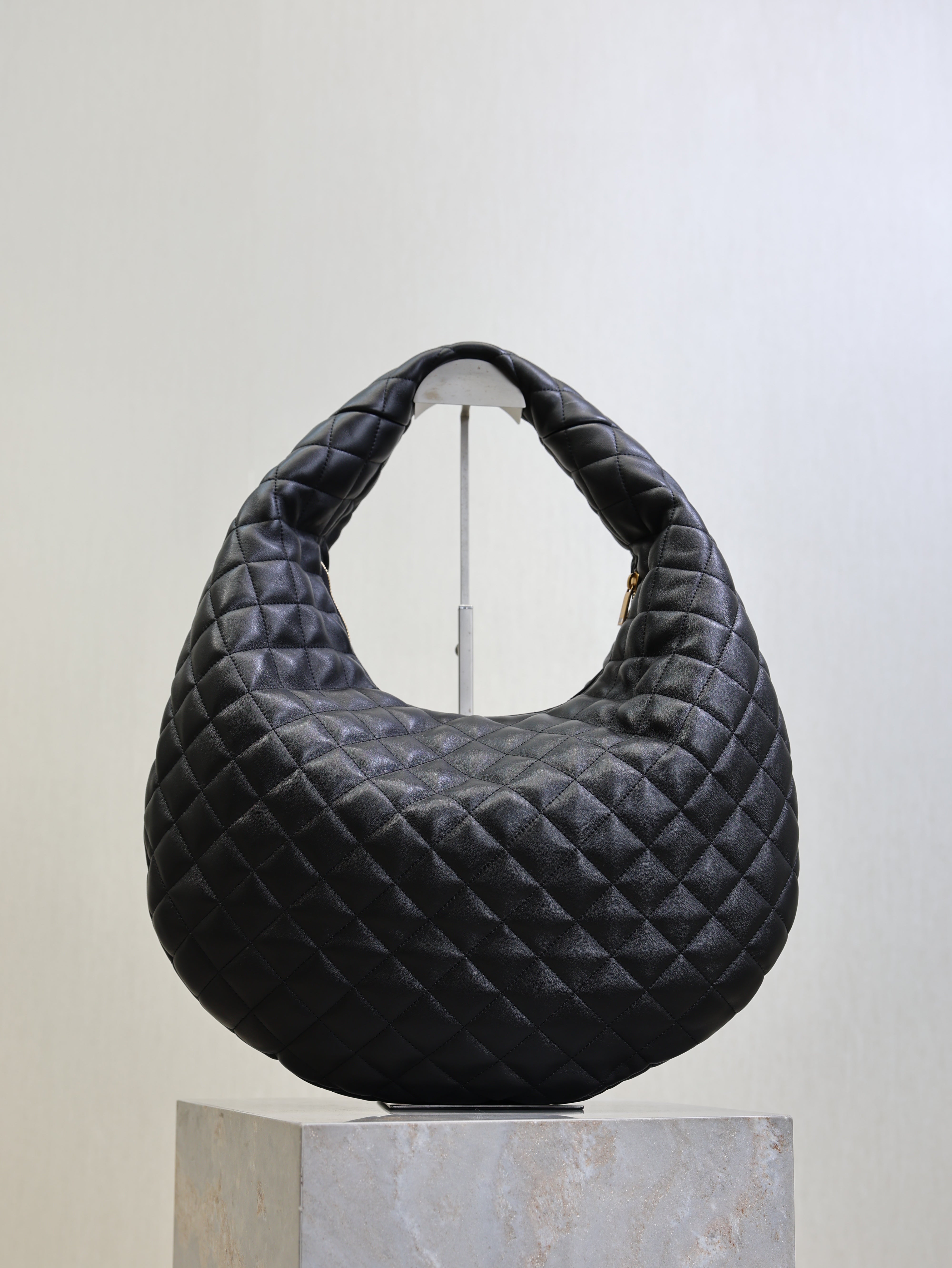 YSL 25S ICARE HOBO 44 IN BLACK QUILTED CALFSKIN GOLD HARDWRE