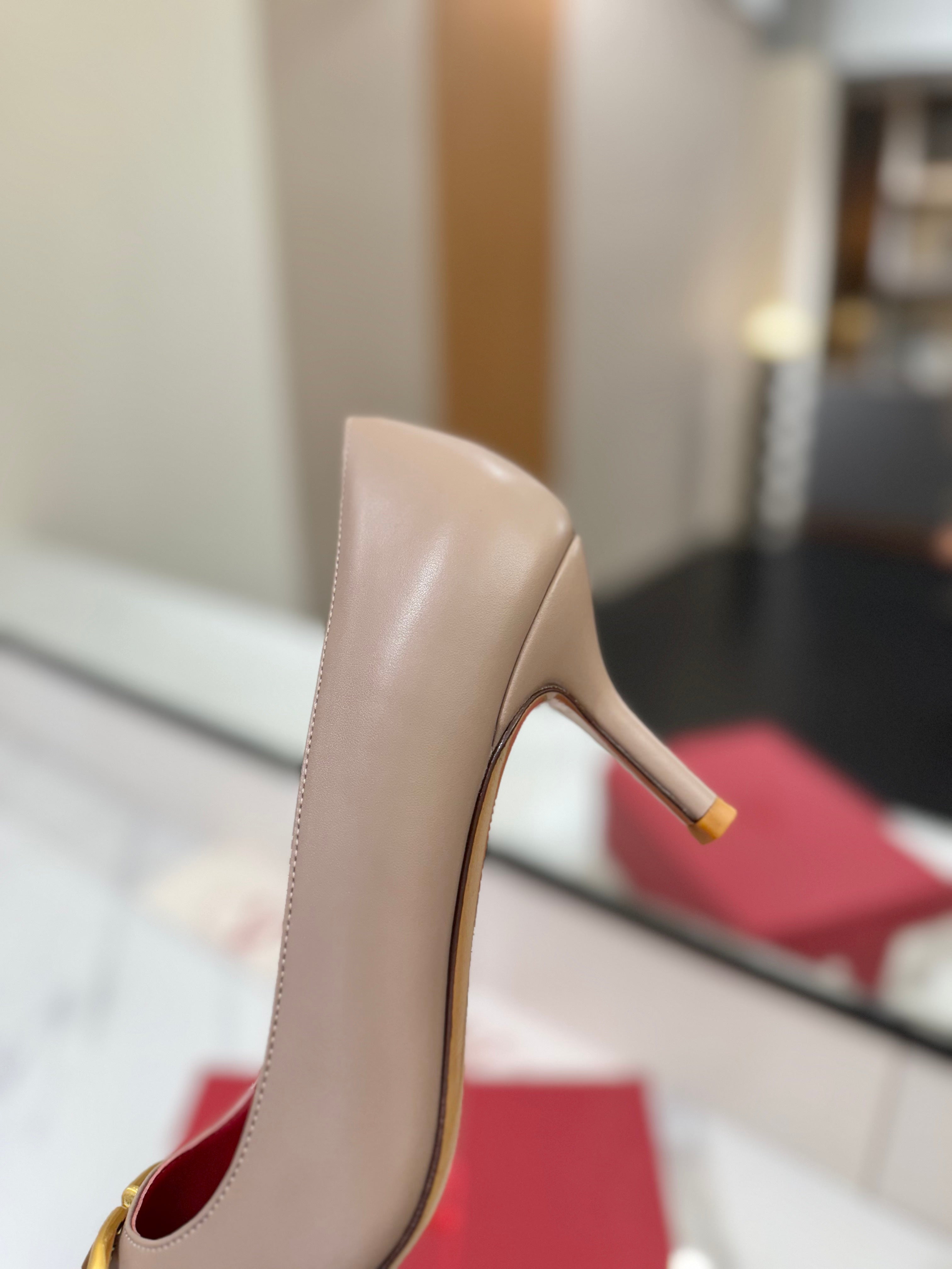 VALENTINO 26S HIGH HEELS 75 MM IN BEIGE SMOOTH CALFSKIN WITH GOLD HARDWARE
