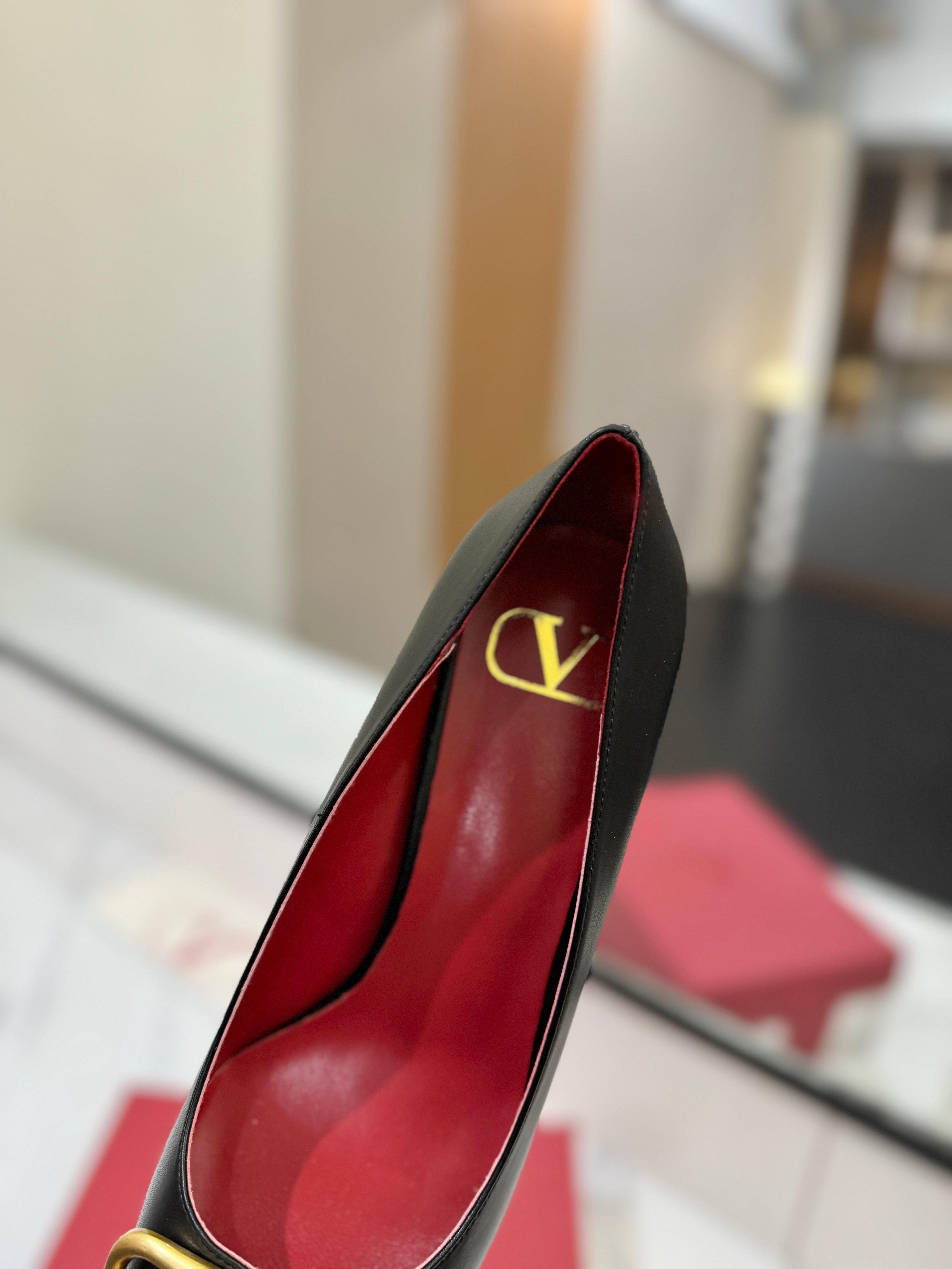 VALENTINO 26S HIGH HEELS 75 MM IN BLACK SMOOTH CALFSKIN WITH GOLD HARDWARE