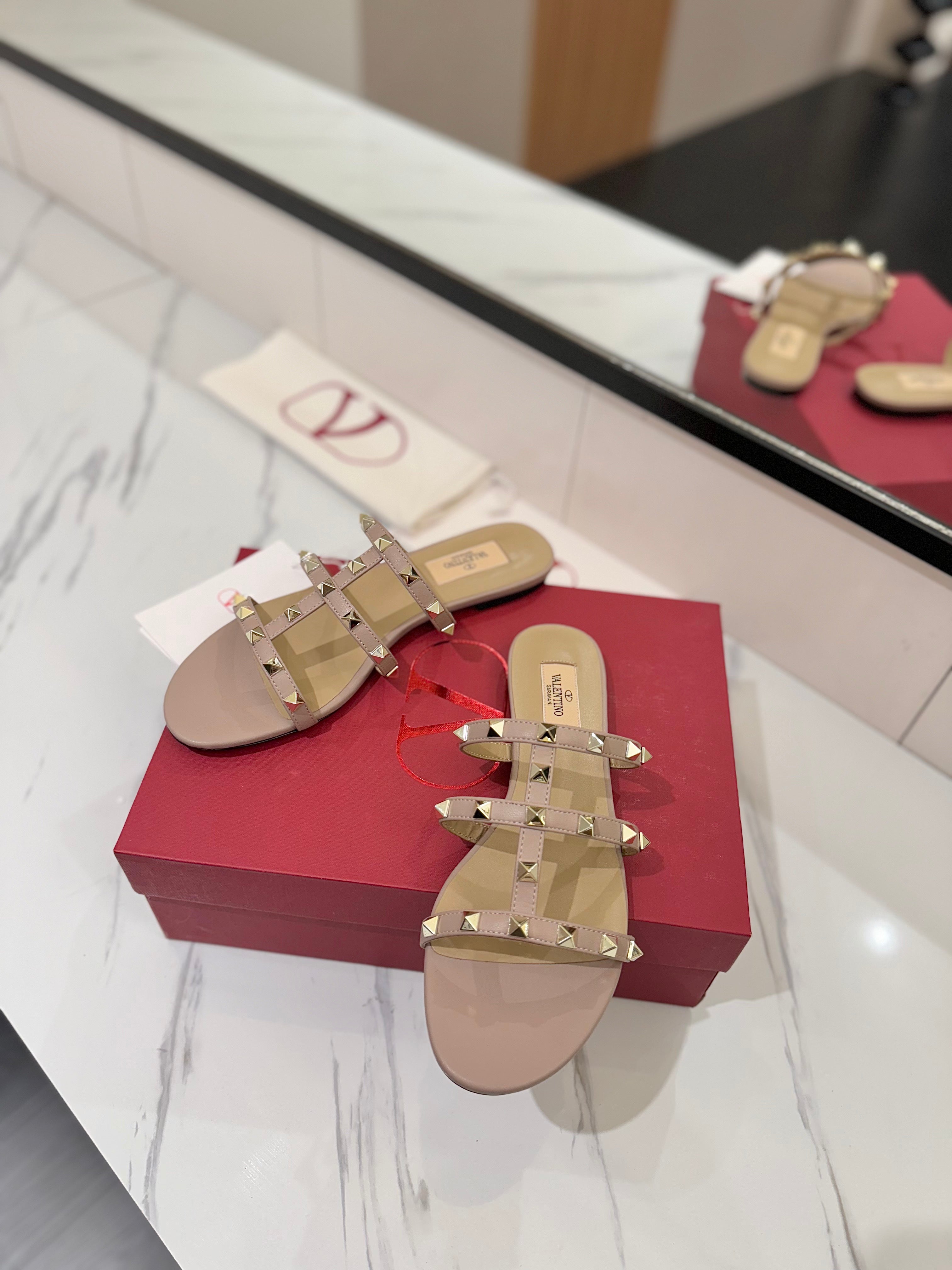 VALENTINO 26S SANDALS IN NUDE CALFSKIN WITH GOLD STUDS