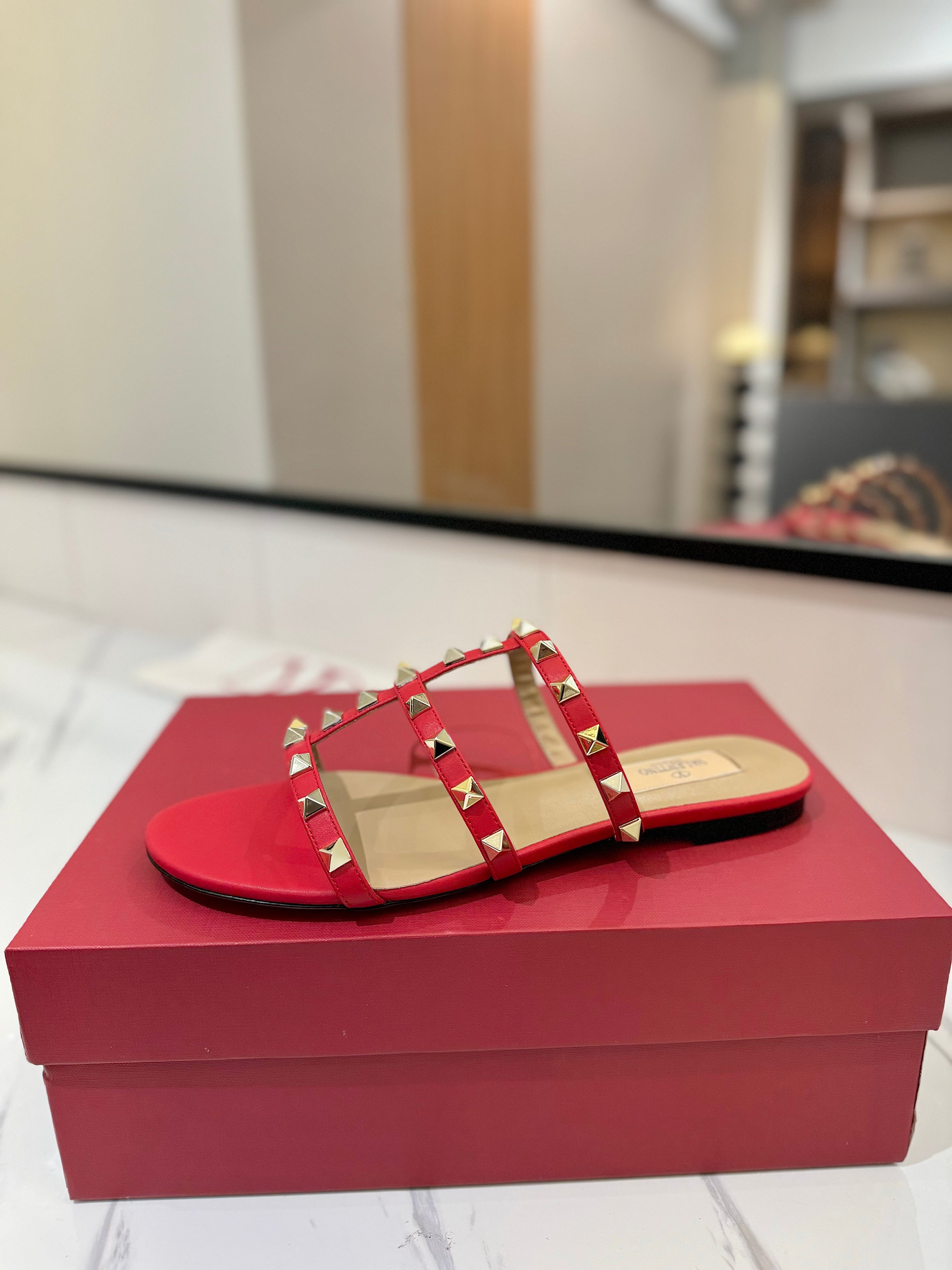 VALENTINO 26S SANDALS IN RED CALFSKIN WITH GOLD STUDS