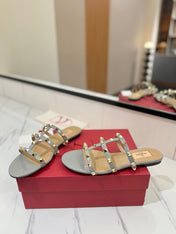 VALENTINO 26S SANDALS IN LIGHT GREY PATENT CALFSKIN WITH GOLD STUDS