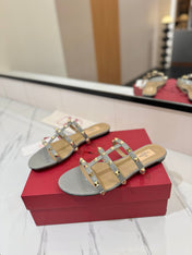 VALENTINO 26S SANDALS IN LIGHT GREY PATENT CALFSKIN WITH GOLD STUDS