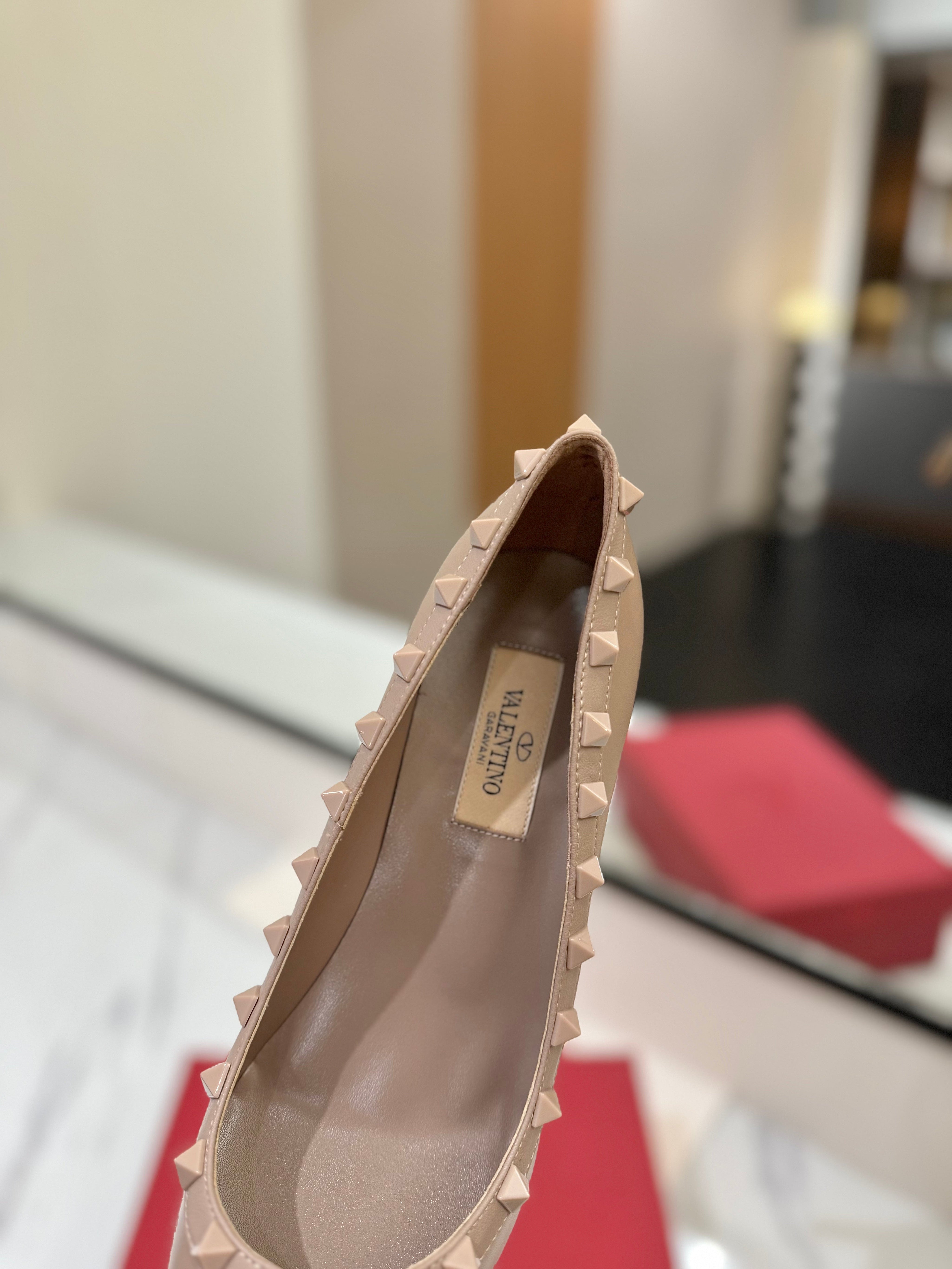 VALENTINO 26S STUDDED HIGH HEELS 90 MM IN MATTE NUDE CALFSKIN