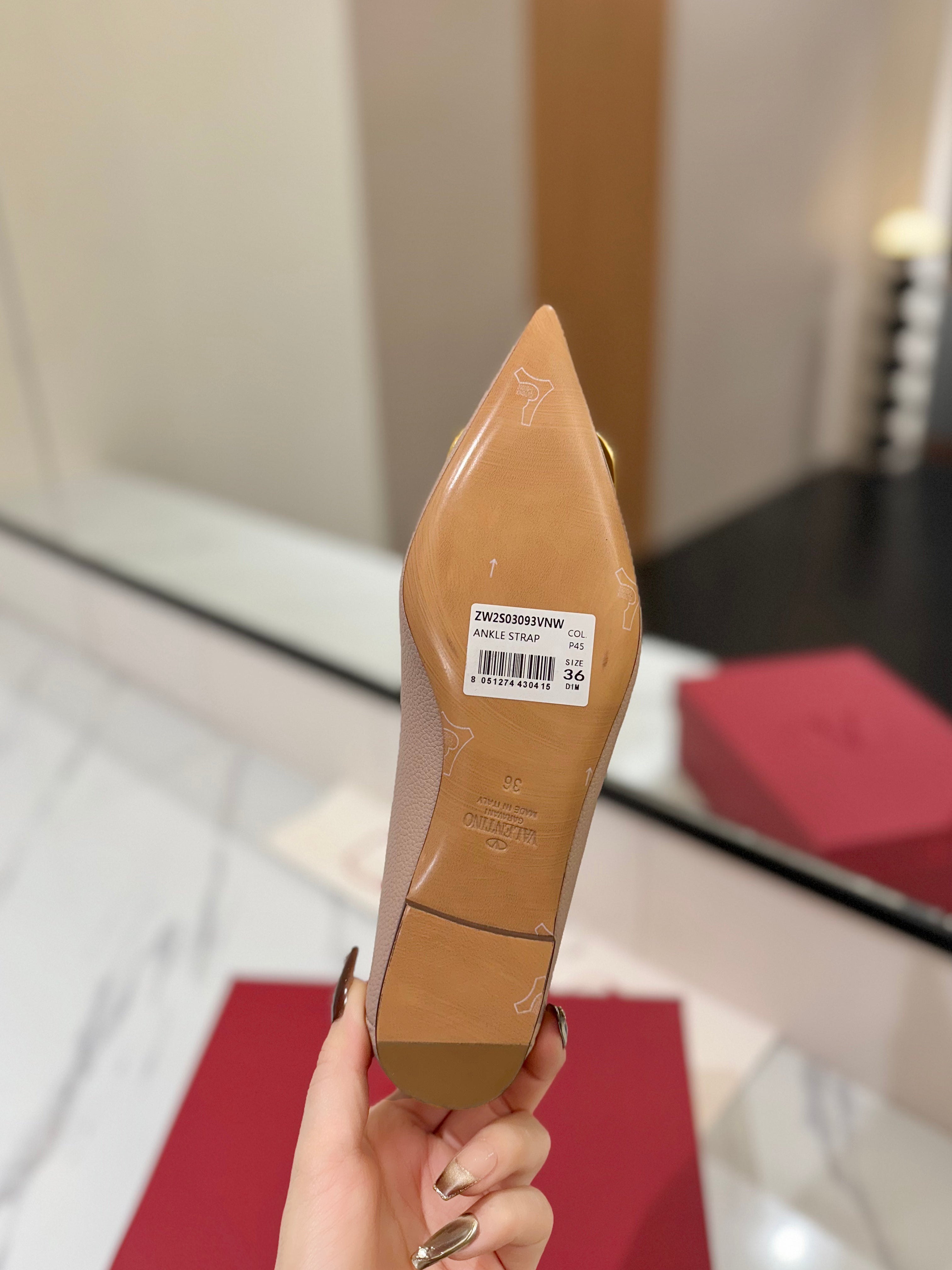 VALENTINO 26S BALLET FLATS IN NUDE GRAINED CALFSKIN WITH GOLD HARDWARE