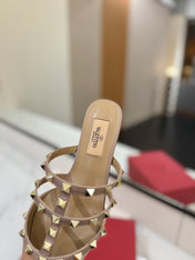 VALENTINO 26S STUDDED FLAT MULES IN BEIGE PINK PATENT CALFSKIN