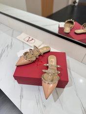 VALENTINO 26S STUDDED FLAT MULES IN BEIGE PINK PATENT CALFSKIN