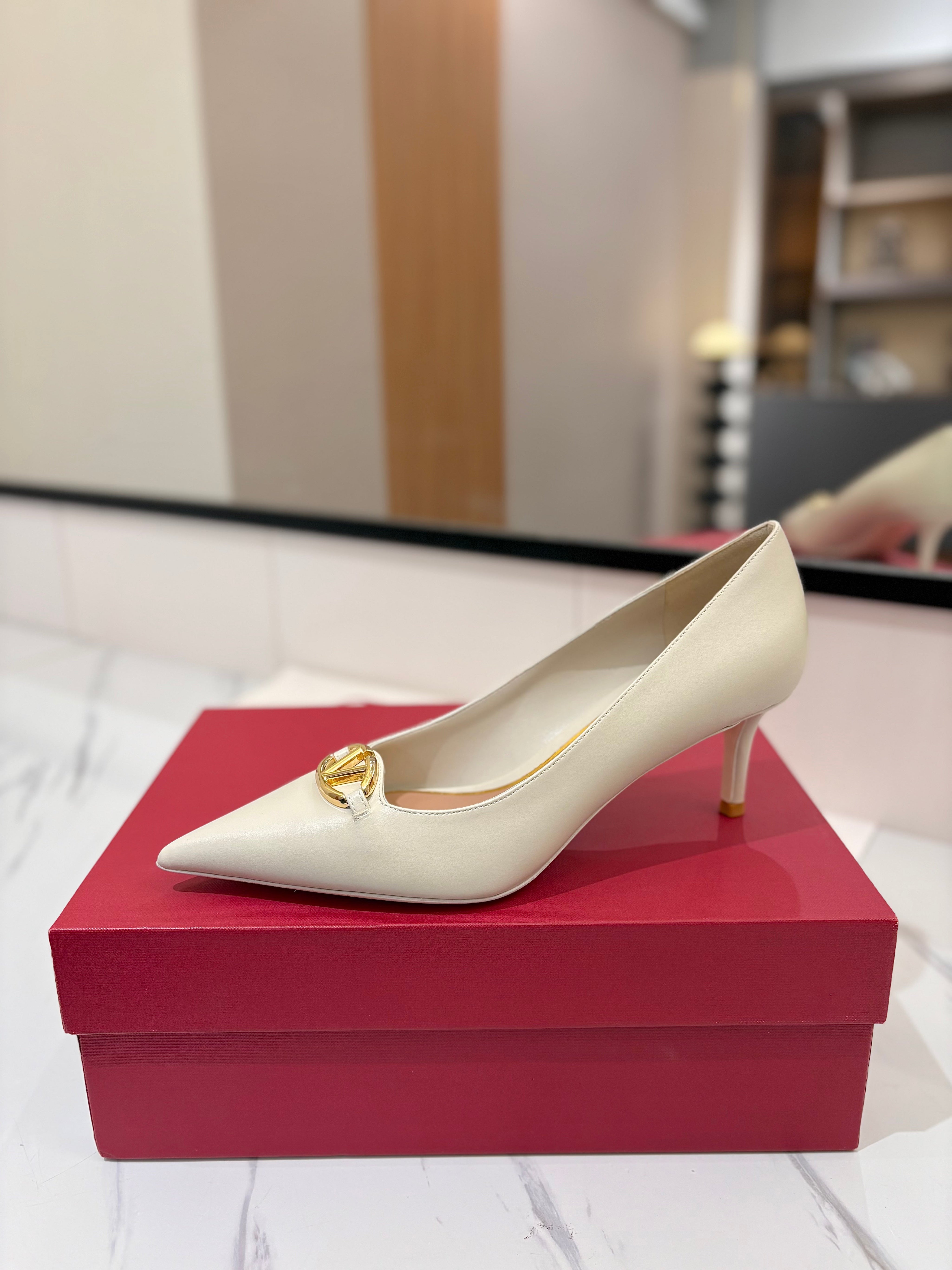 VALENTINO 26S POINTED-TOE PUMPS 65 MM IN WHITE SMOOTH CALFSKIN