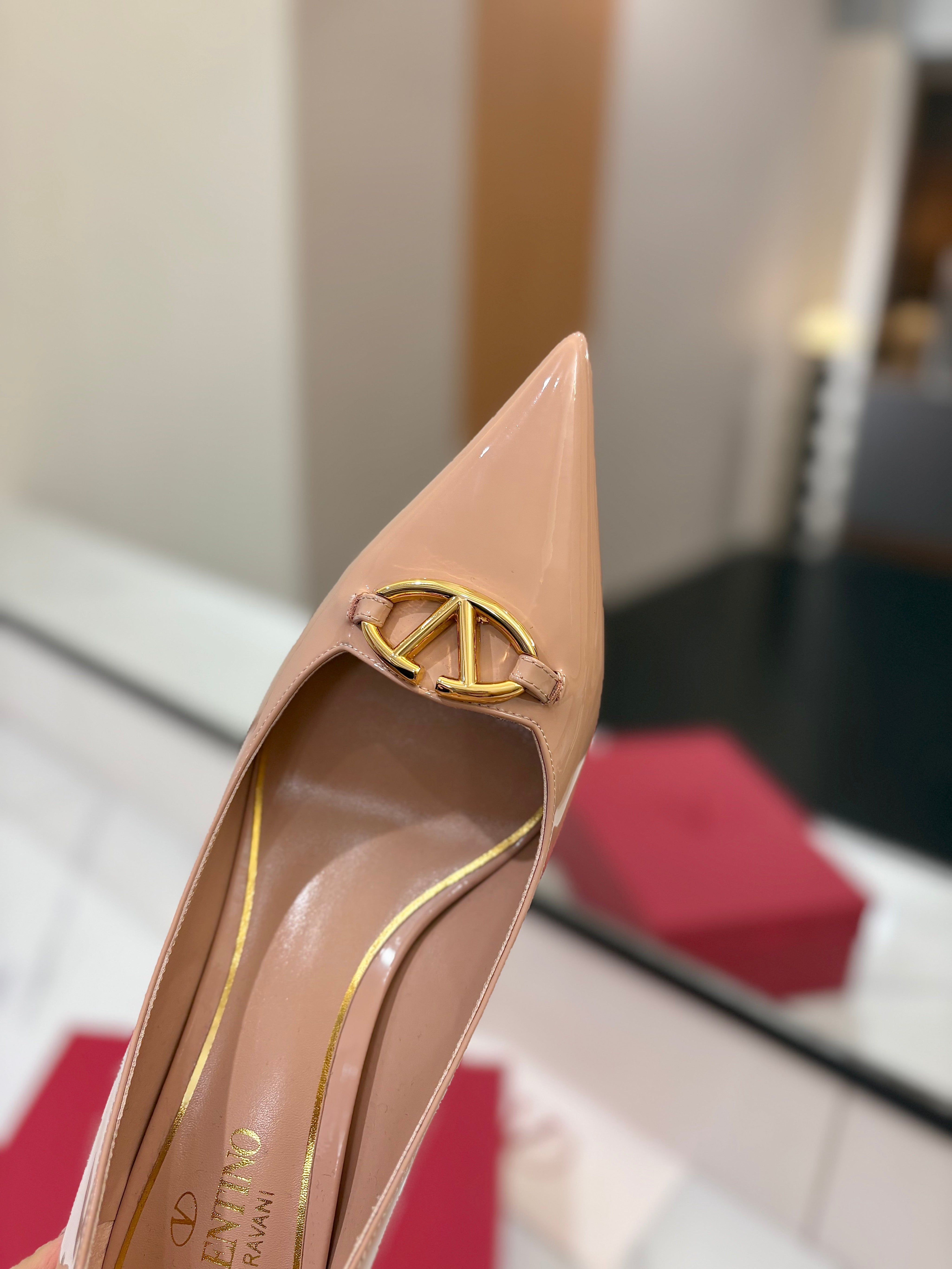 VALENTINO 26S POINTED-TOE PUMPS 65 MM IN NUDE PATENT CALFSKIN