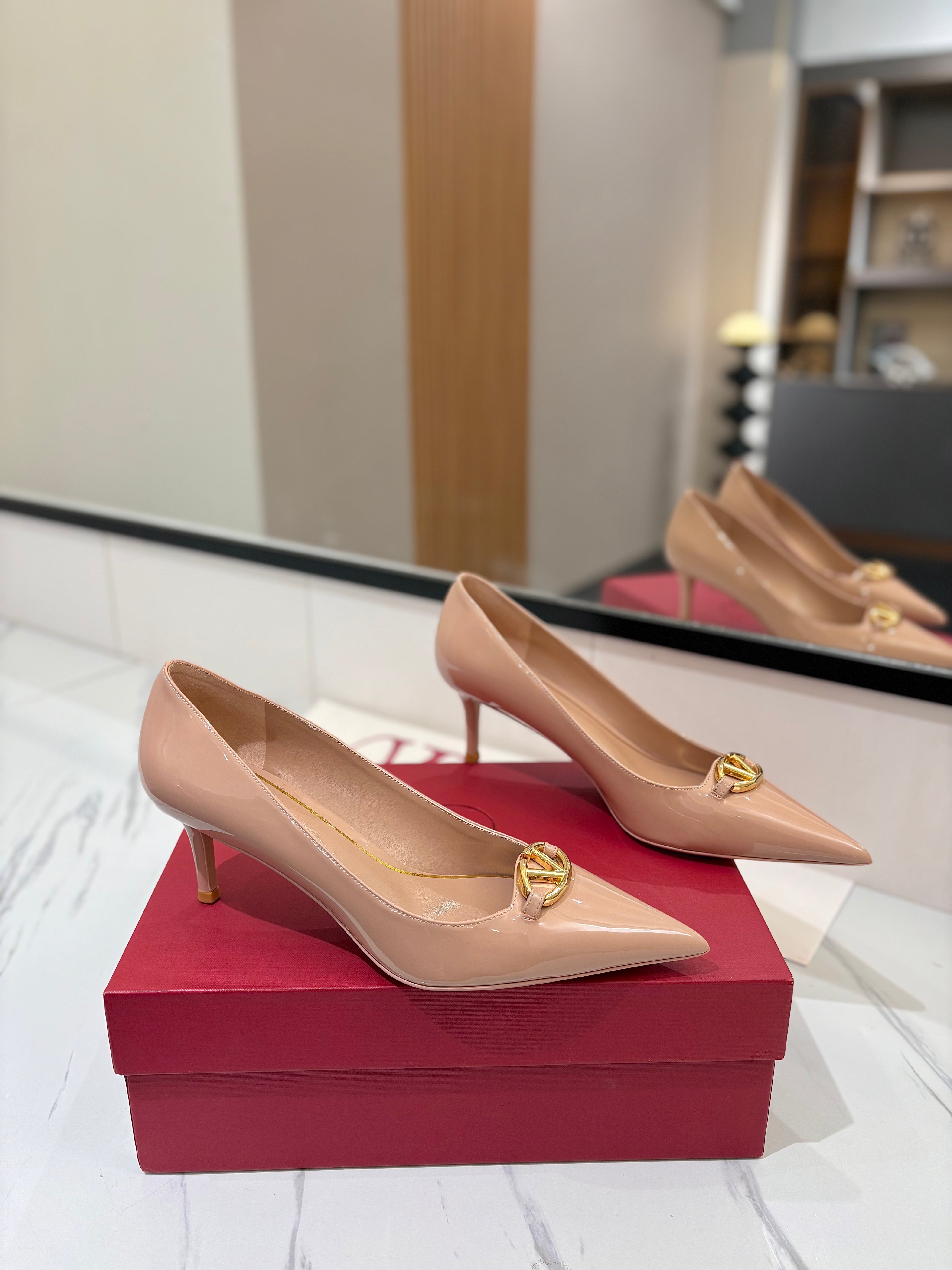 VALENTINO 26S POINTED-TOE PUMPS 65 MM IN NUDE PATENT CALFSKIN